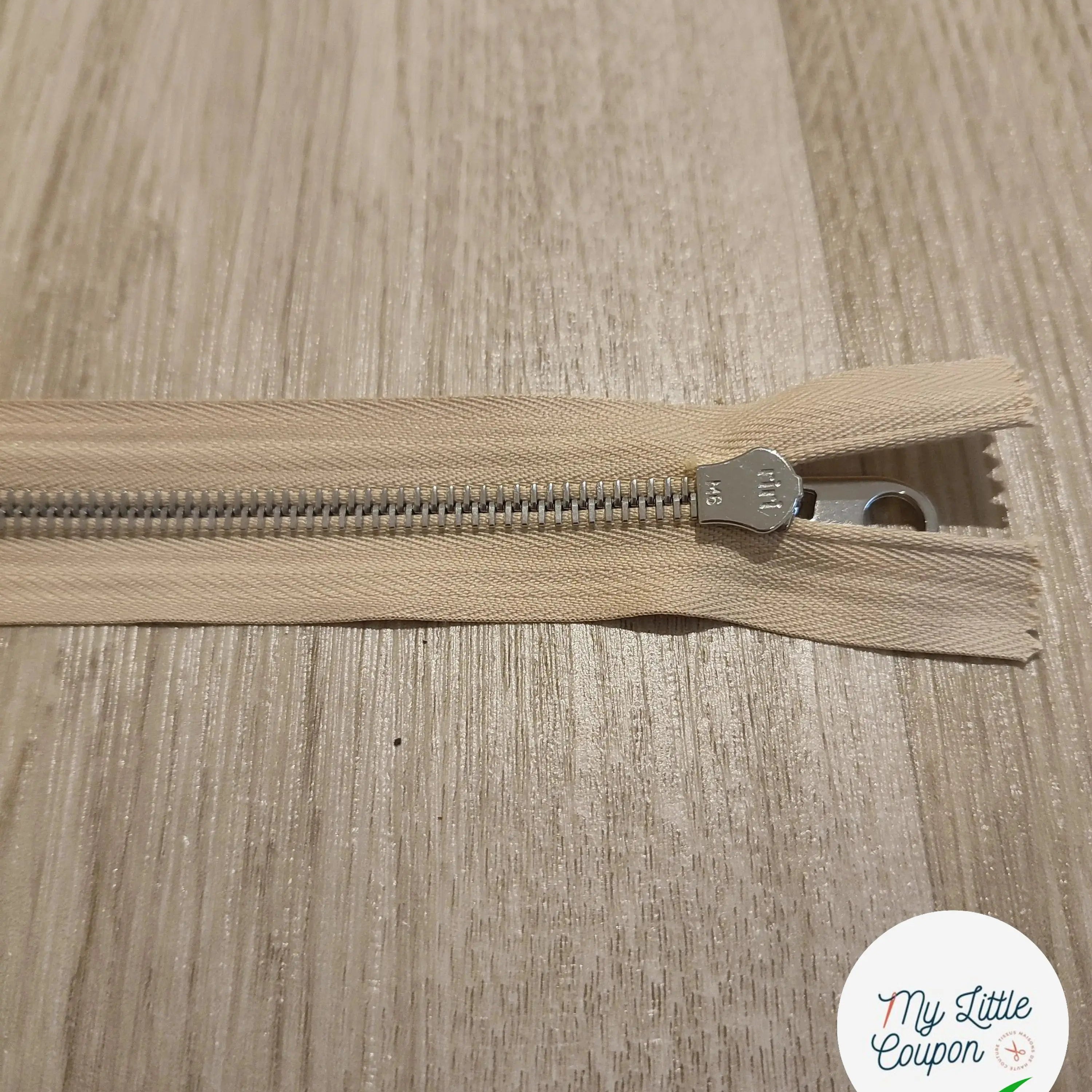 FERMETURE RIRI METAL SÉPARABLE 50CM BEIGE ROSÉ M6 - My Little Coupon