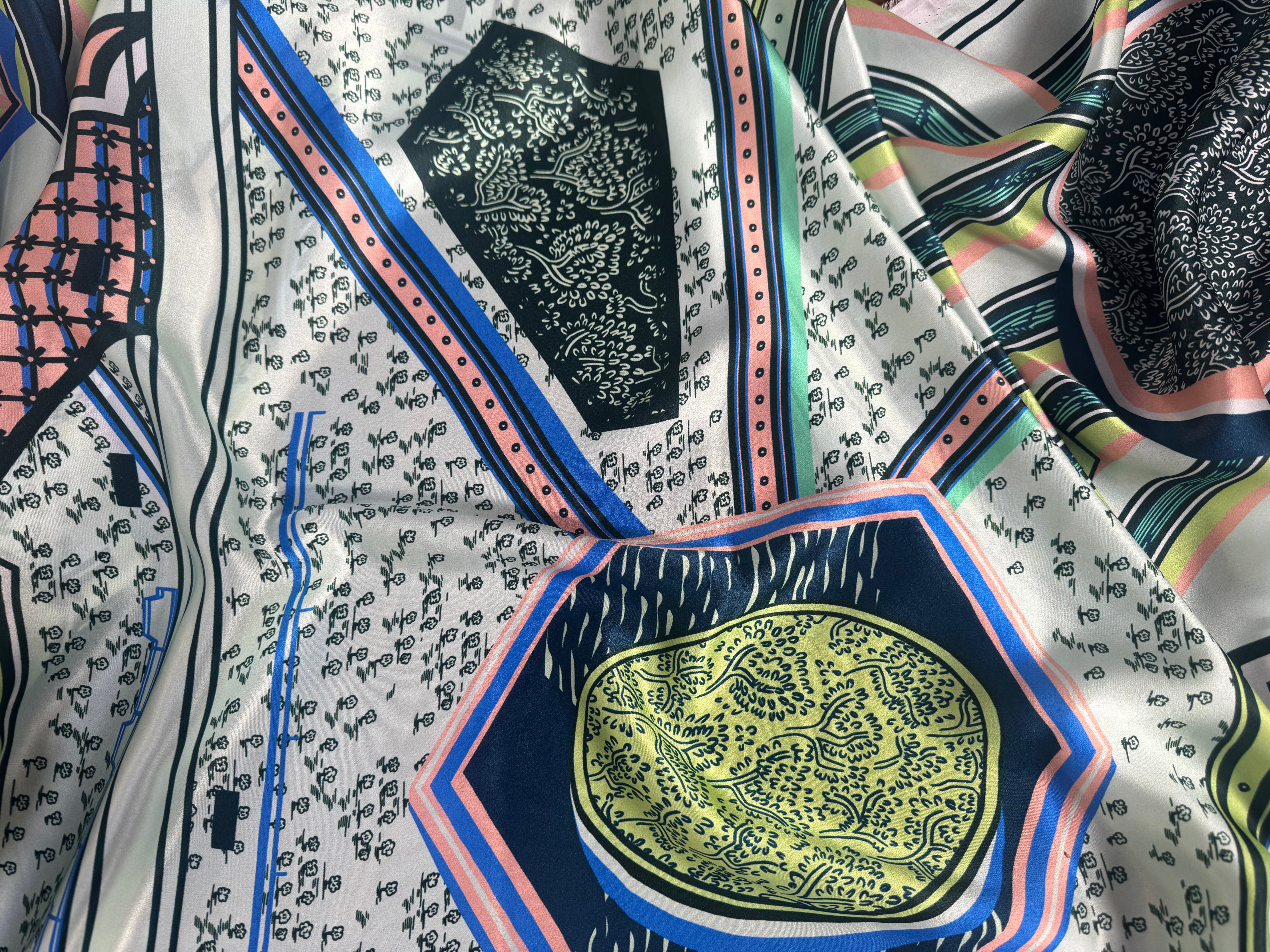 SATIN DE SOIE ITALIEN IMPRIMÉ CREATORE GEOMETRIQUE - My Little Coupon