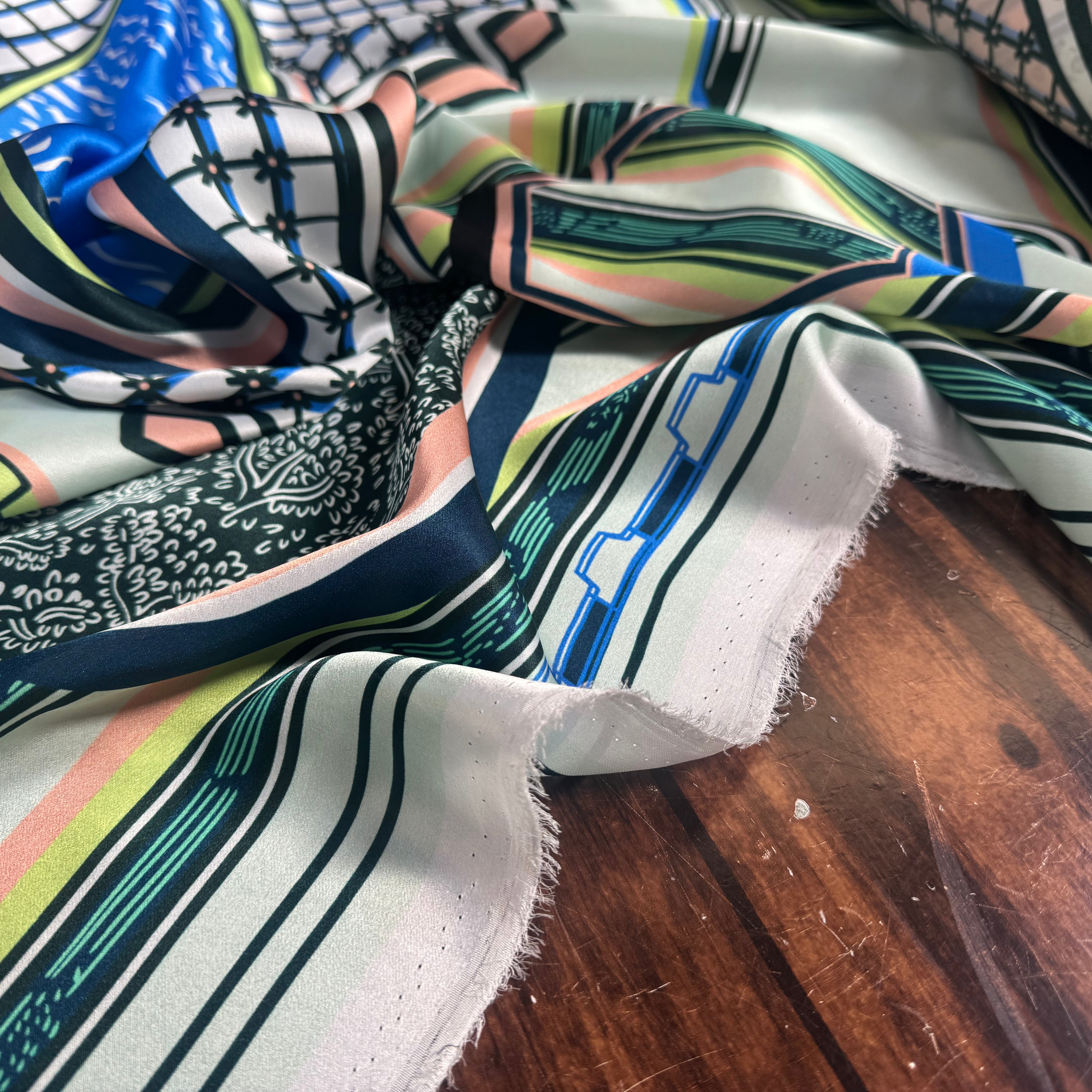 SATIN DE SOIE ITALIEN IMPRIMÉ CREATORE GEOMETRIQUE - My Little Coupon