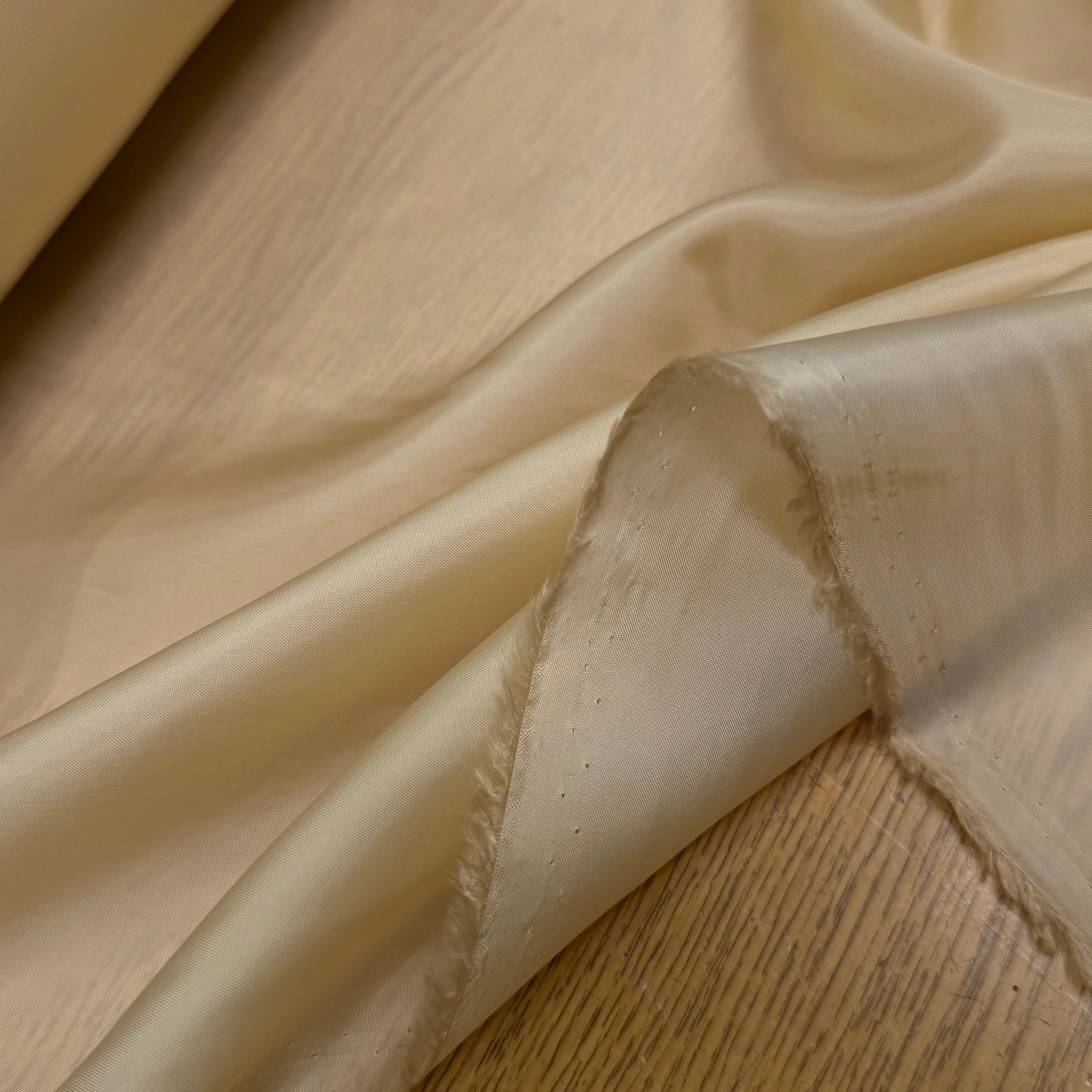 DOUBLURE ACETATE CUPRO FINE LÉGÈREMENT SATINÉE BEIGE VANILLÉ - My Little Coupon