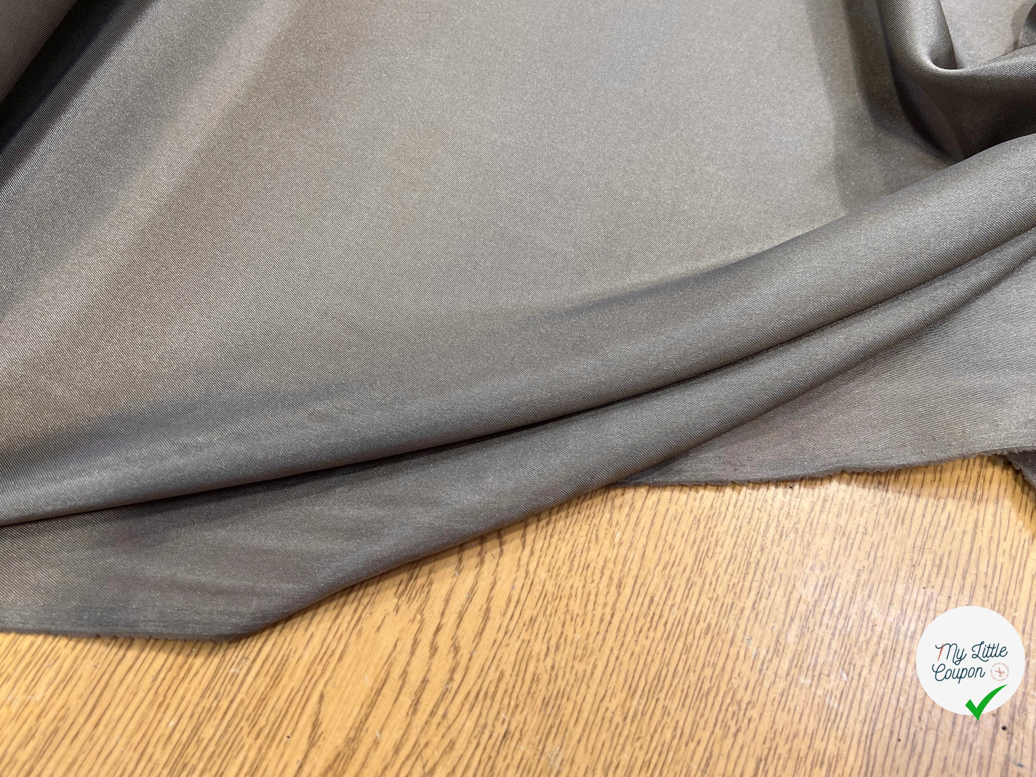 DOUBLURE ACÉTATE LEGEREMENT CRÉPÉE TAUPE - My Little Coupon