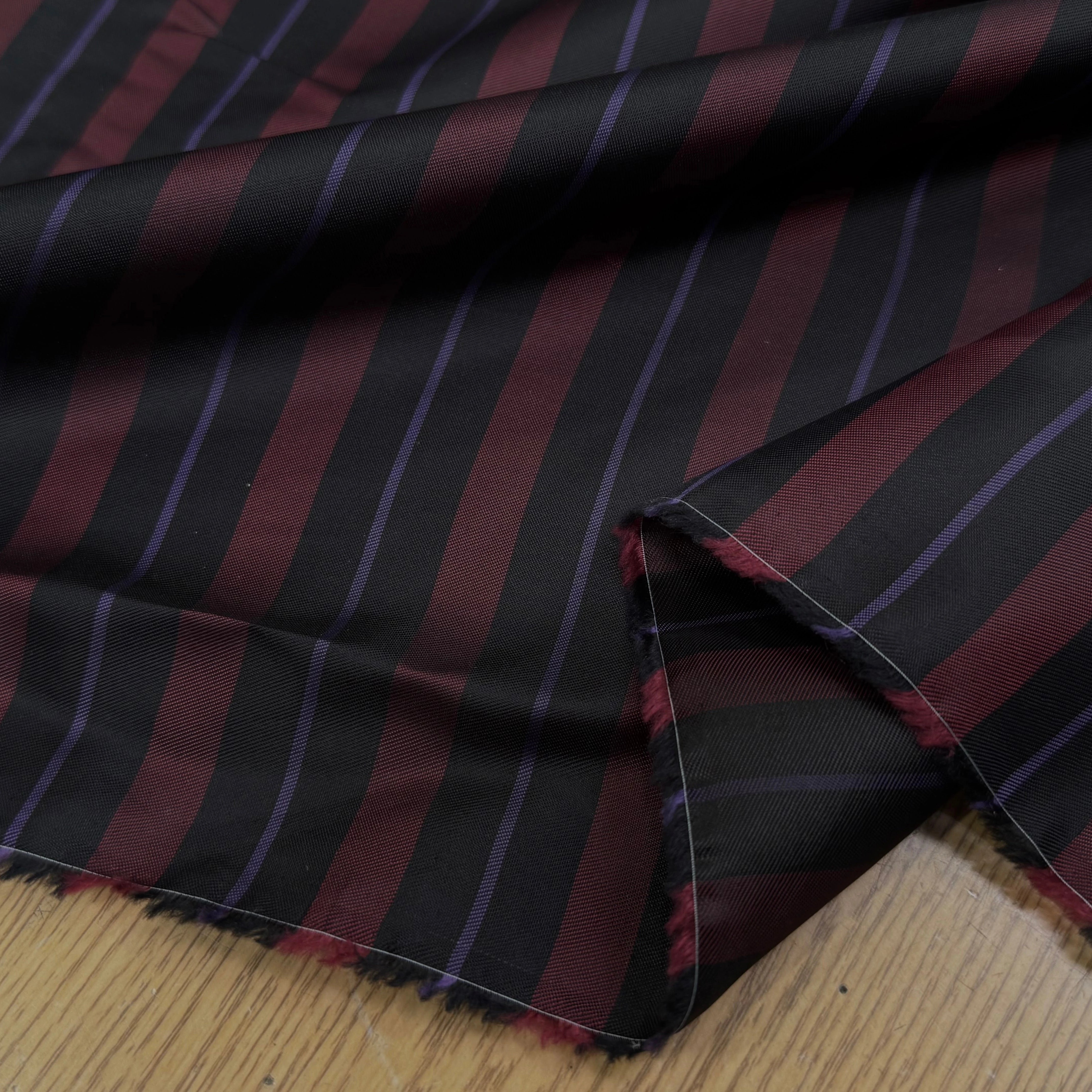 DOUBLURE ACETATE VISCOSE À RAYURES NOIR BORDEAUX VIOLET SUBLIME - My Little Coupon