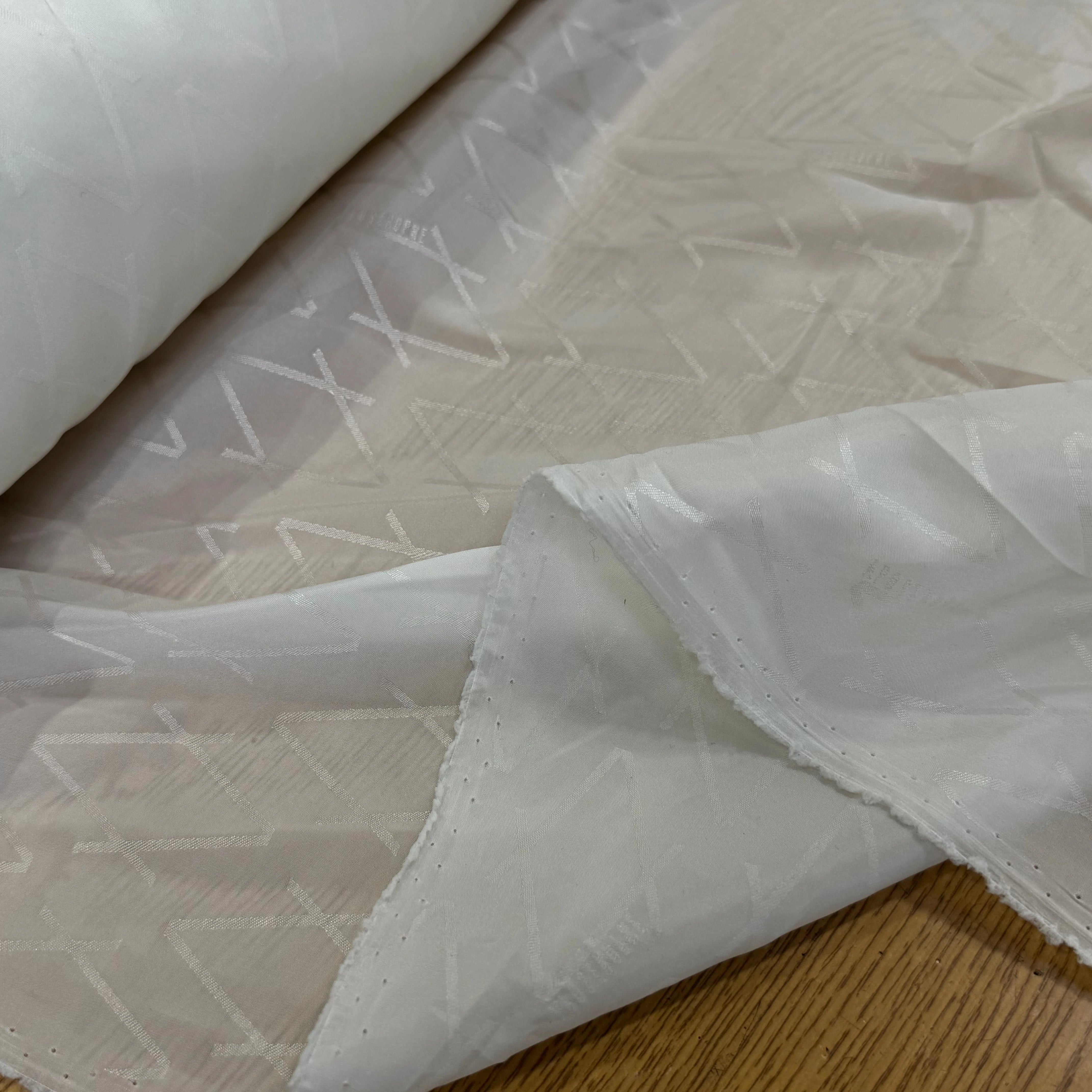 DOUBLURE APOSTROPHE MOTIF GÉOMETRIQUE FLUIDE BLANC CASSÉ - My Little Coupon