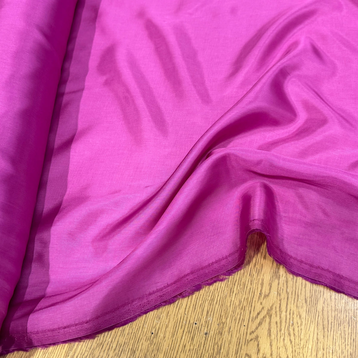 DOUBLURE FINE ET LISSE 62% ACETATE 38% CUPRO BARBIE PINK - My Little Coupon
