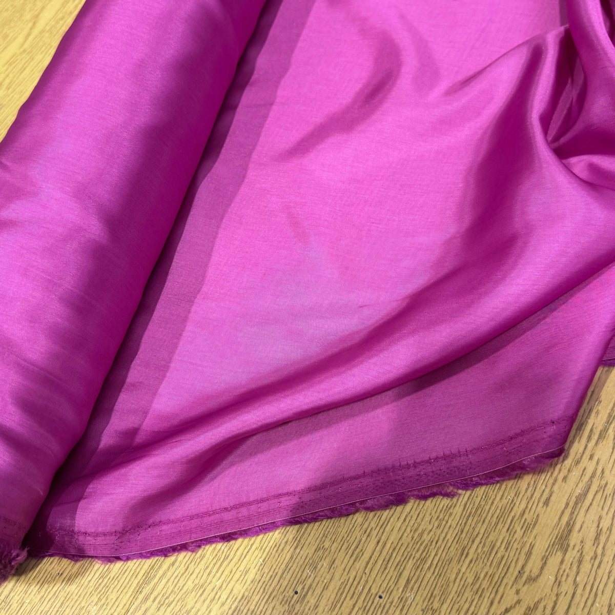DOUBLURE FINE ET LISSE 62% ACETATE 38% CUPRO BARBIE PINK - My Little Coupon