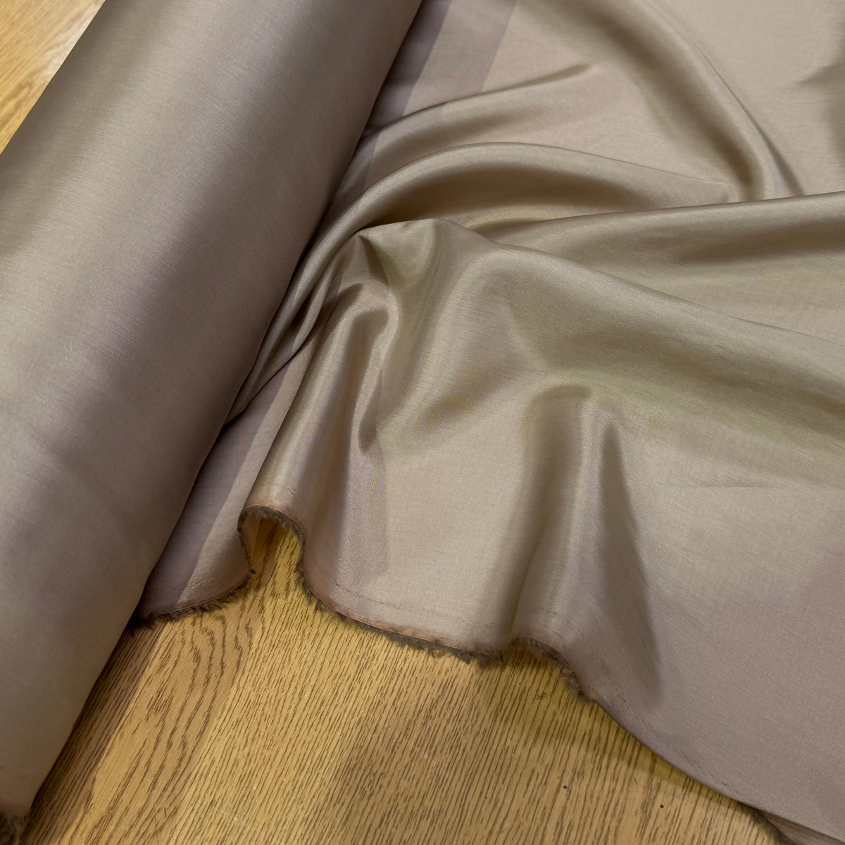 DOUBLURE FINE ET LISSE 62% ACETATE 38% CUPRO BEIGE MARRONNÉ - My Little Coupon