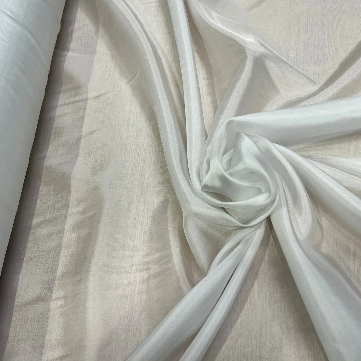 DOUBLURE FINE ET LISSE 62% ACETATE 38% CUPRO BLANC CASSÉ - My Little Coupon