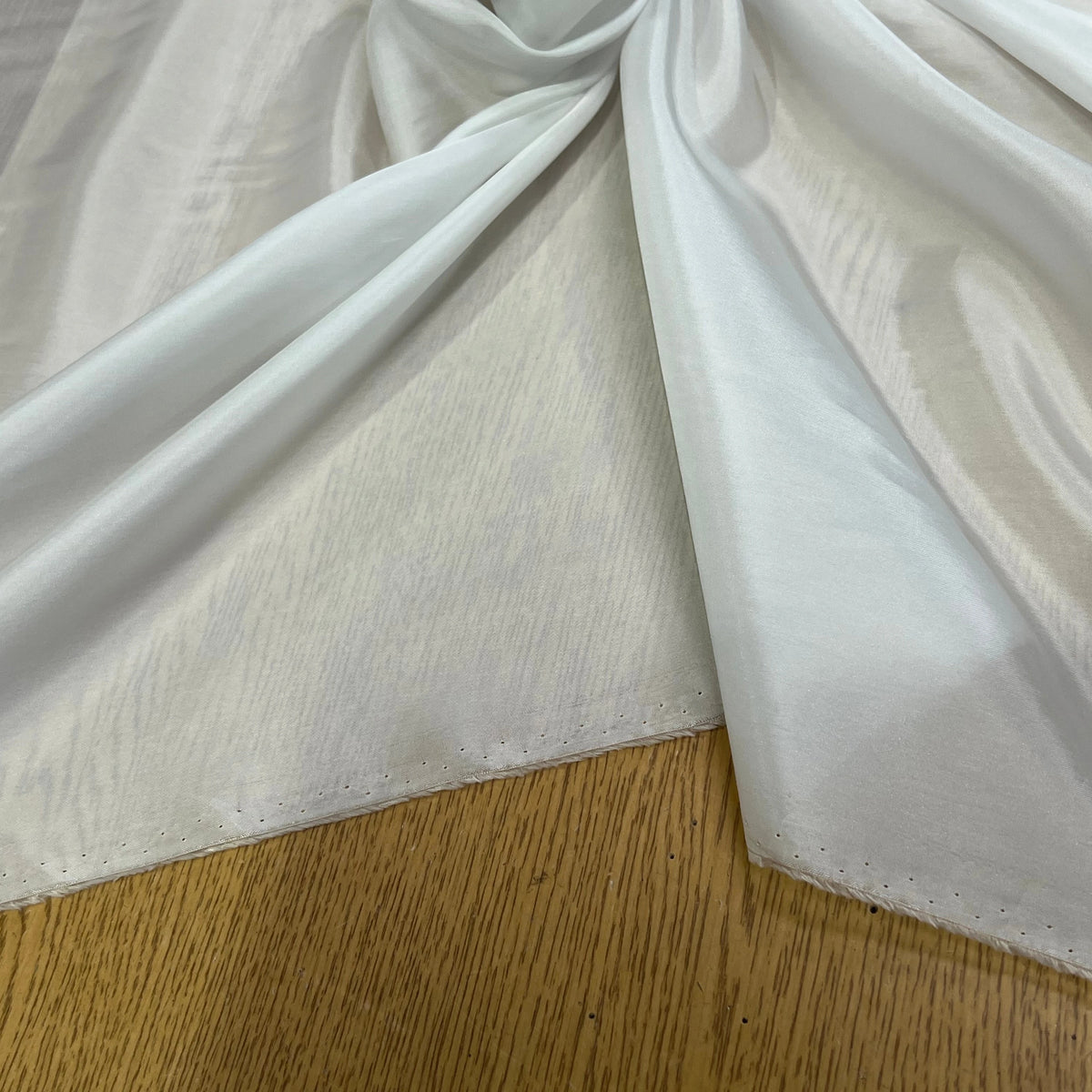 DOUBLURE FINE ET LISSE 62% ACETATE 38% CUPRO BLANC CASSÉ - My Little Coupon