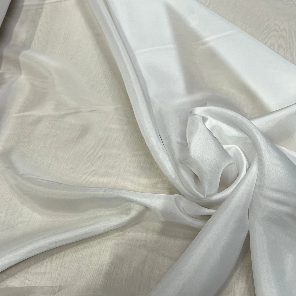 DOUBLURE FINE ET LISSE 62% ACETATE 38% CUPRO BLANC - My Little Coupon