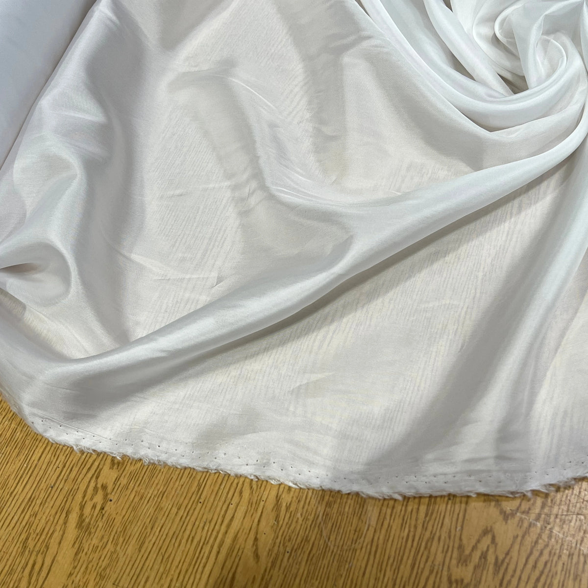 DOUBLURE FINE ET LISSE 62% ACETATE 38% CUPRO BLANC - My Little Coupon