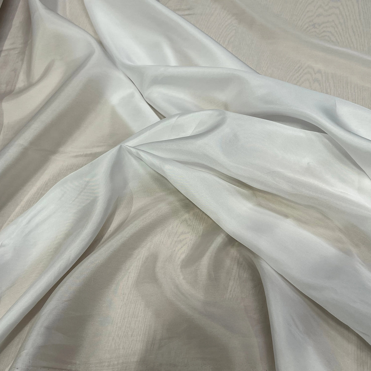 DOUBLURE FINE ET LISSE 62% ACETATE 38% CUPRO BLANC - My Little Coupon
