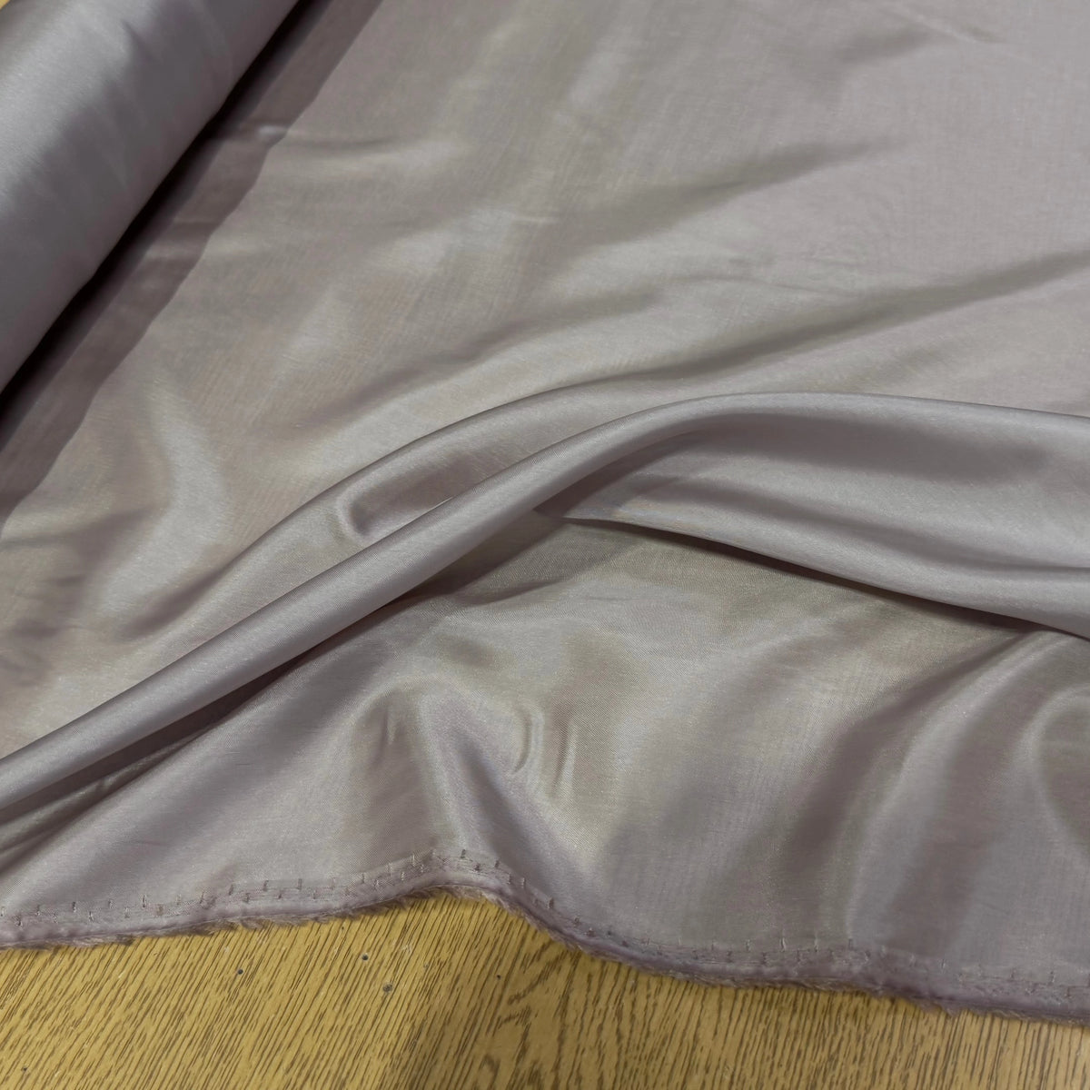 DOUBLURE FINE ET LISSE 62% ACETATE 38% CUPRO GREY LAVANDER - My Little Coupon