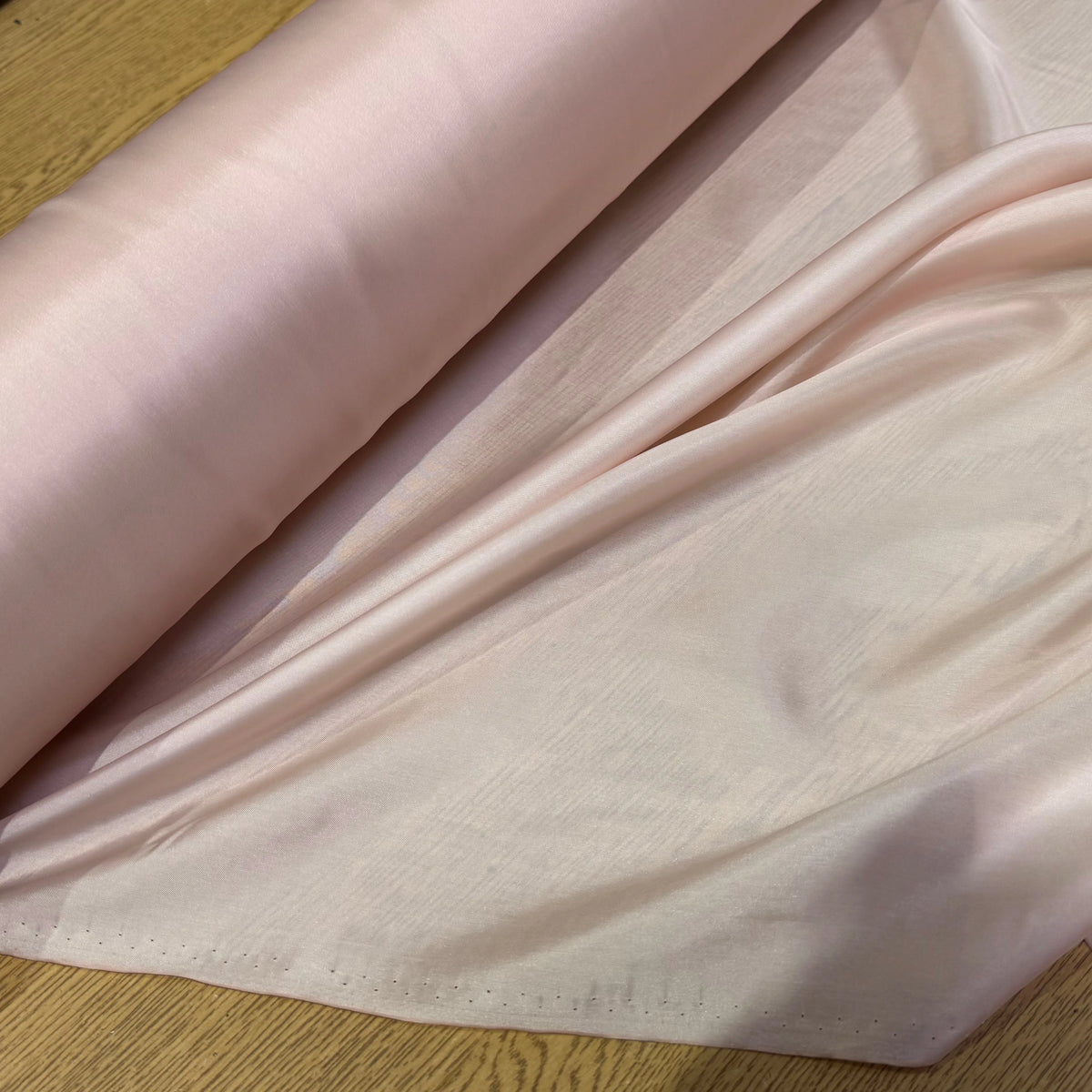 DOUBLURE FINE ET LISSE 62% ACETATE 38% CUPRO ROSE PALE - My Little Coupon