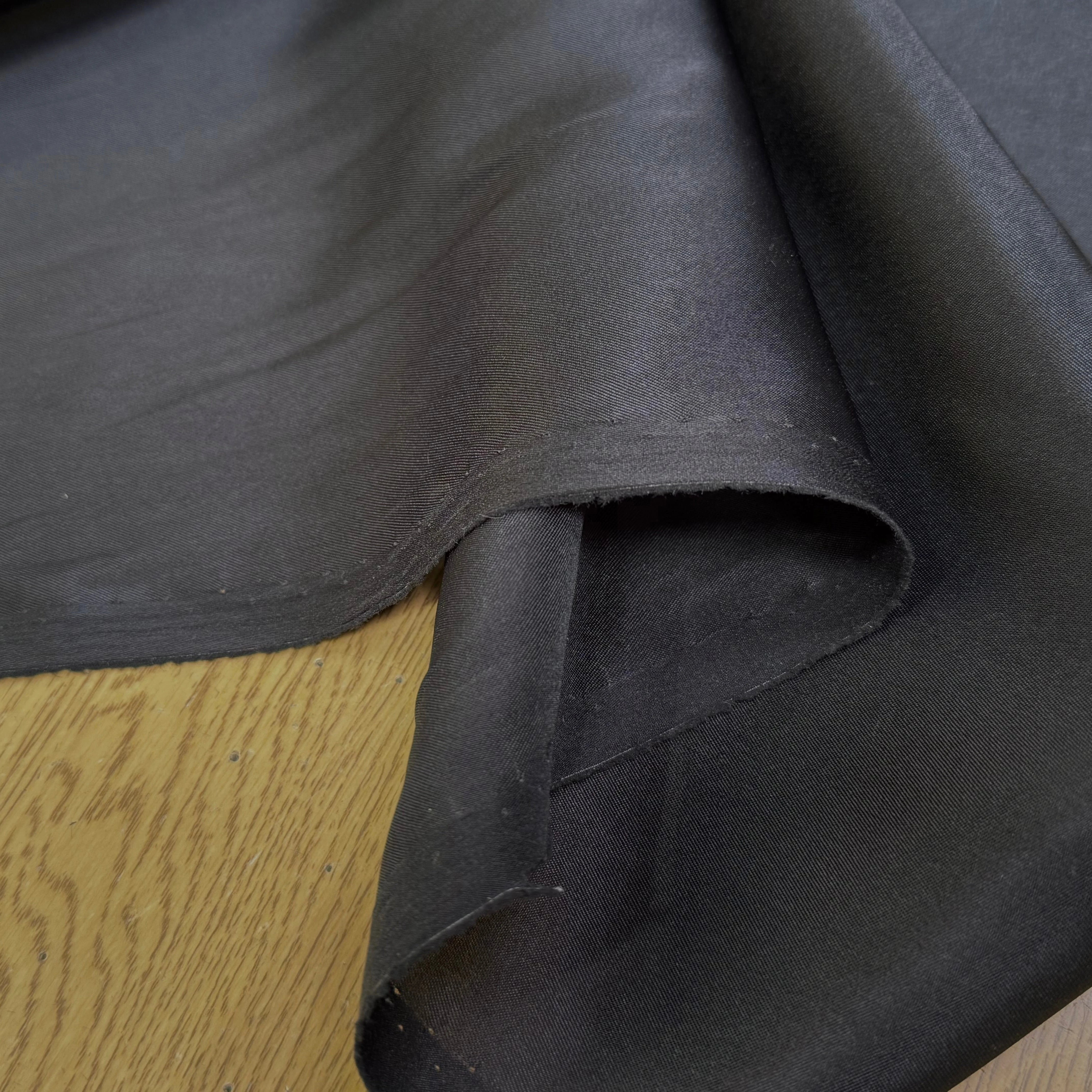 DOUBLURE FLUIDE 68% ACETATE LÉGÈREMENT SATINÉE NOIR ANTHRACITE - My Little Coupon