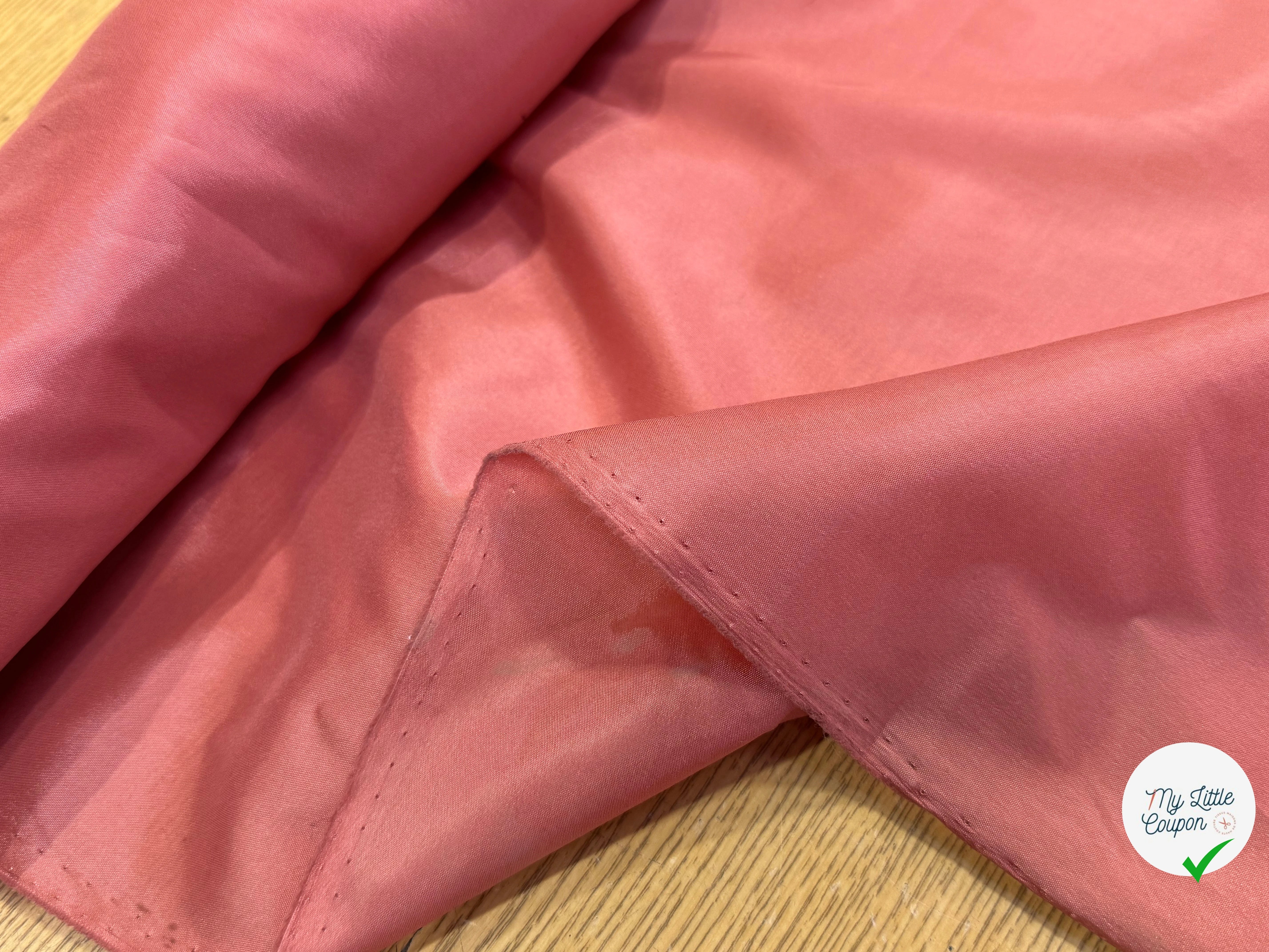 DOUBLURE FLUIDE 68% ACETATE LÉGÈREMENT SATINÉE ROSE PAMPLEMOUSSE - My Little Coupon