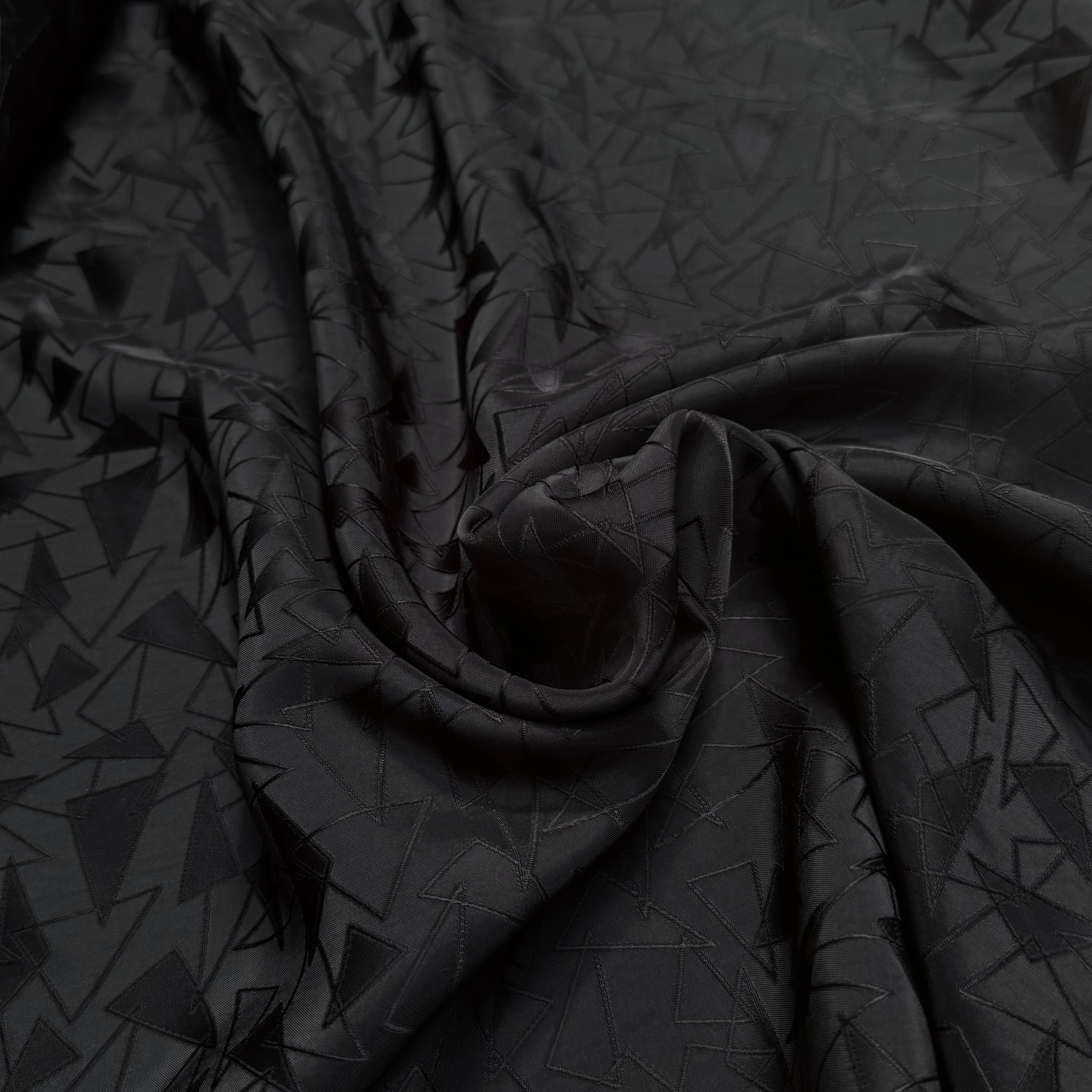 DOUBLURE JACQUARD SATIN LOURD 100% VISCOSE MOTIFS TRIANGULAIRES NOIRS - My Little Coupon