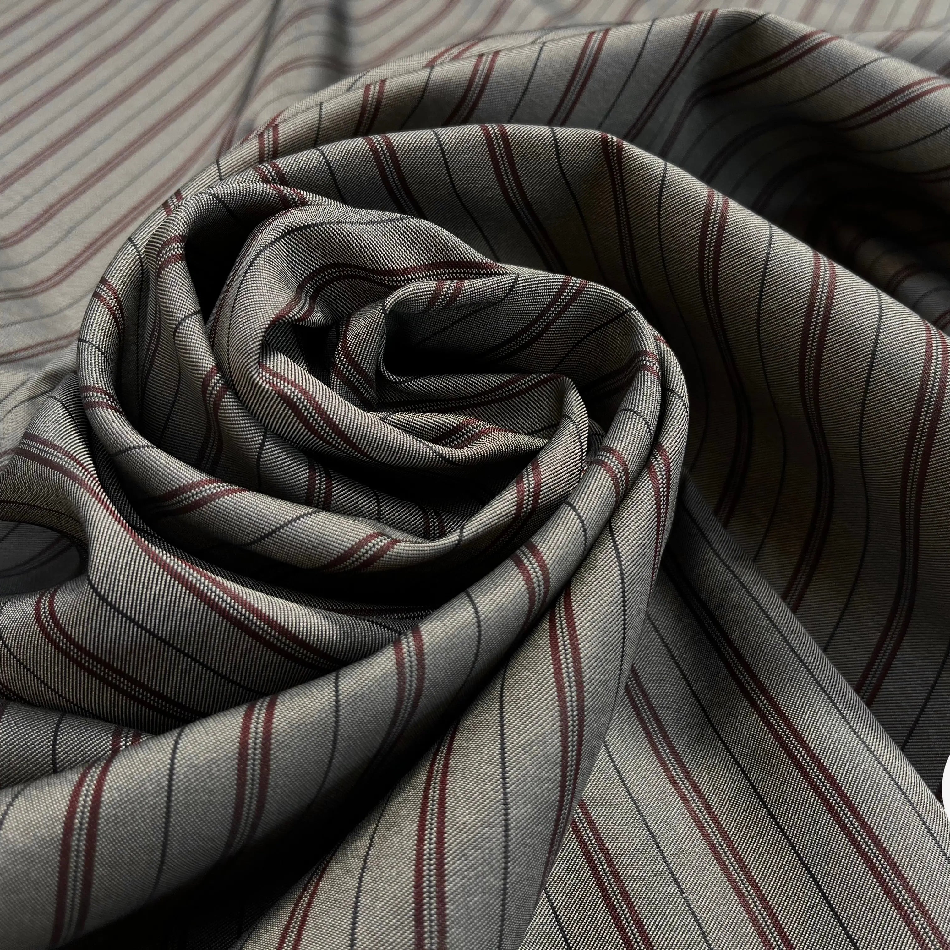 DOUBLURE SERGÉE MIGNONNETTE RAYÉE FOND MÉTAL BORDEAUX - My Little Coupon