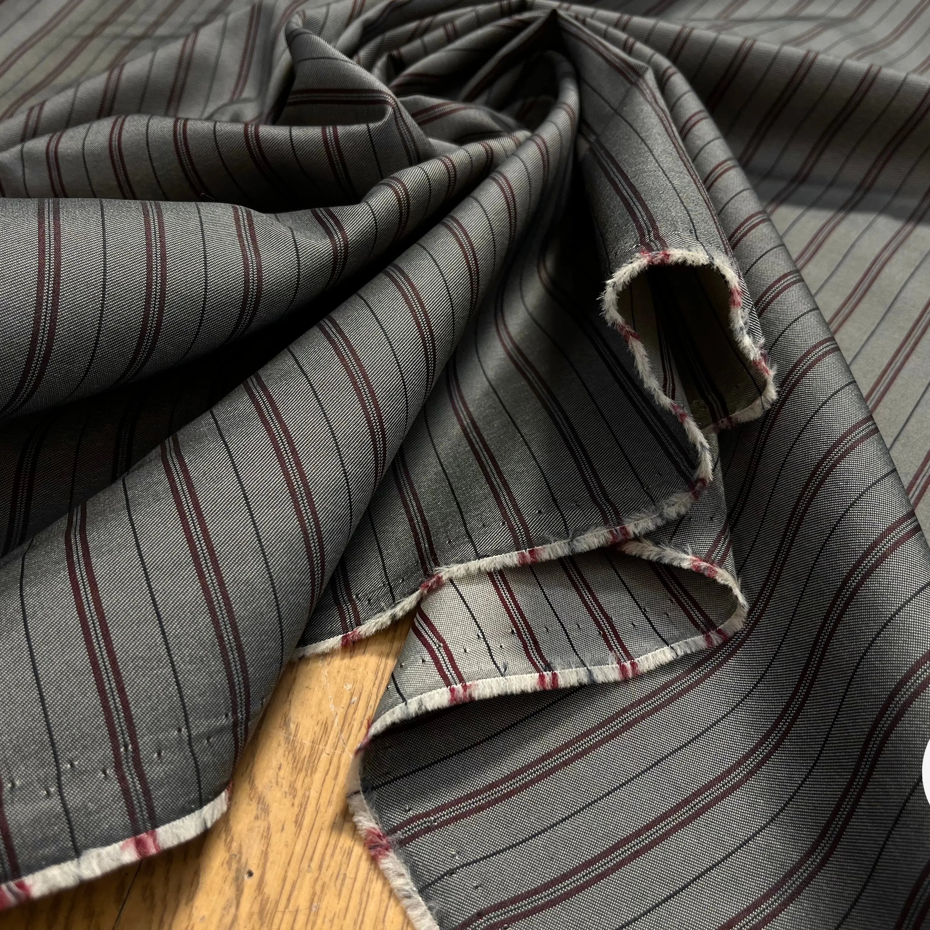 DOUBLURE SERGÉE MIGNONNETTE RAYÉE FOND MÉTAL BORDEAUX - My Little Coupon