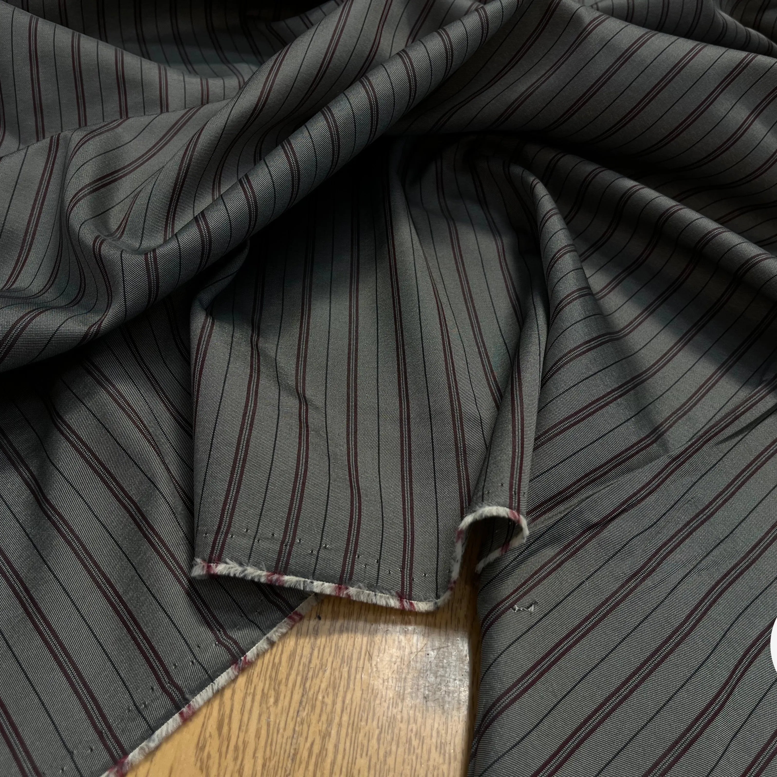 DOUBLURE SERGÉE MIGNONNETTE RAYÉE FOND MÉTAL BORDEAUX - My Little Coupon