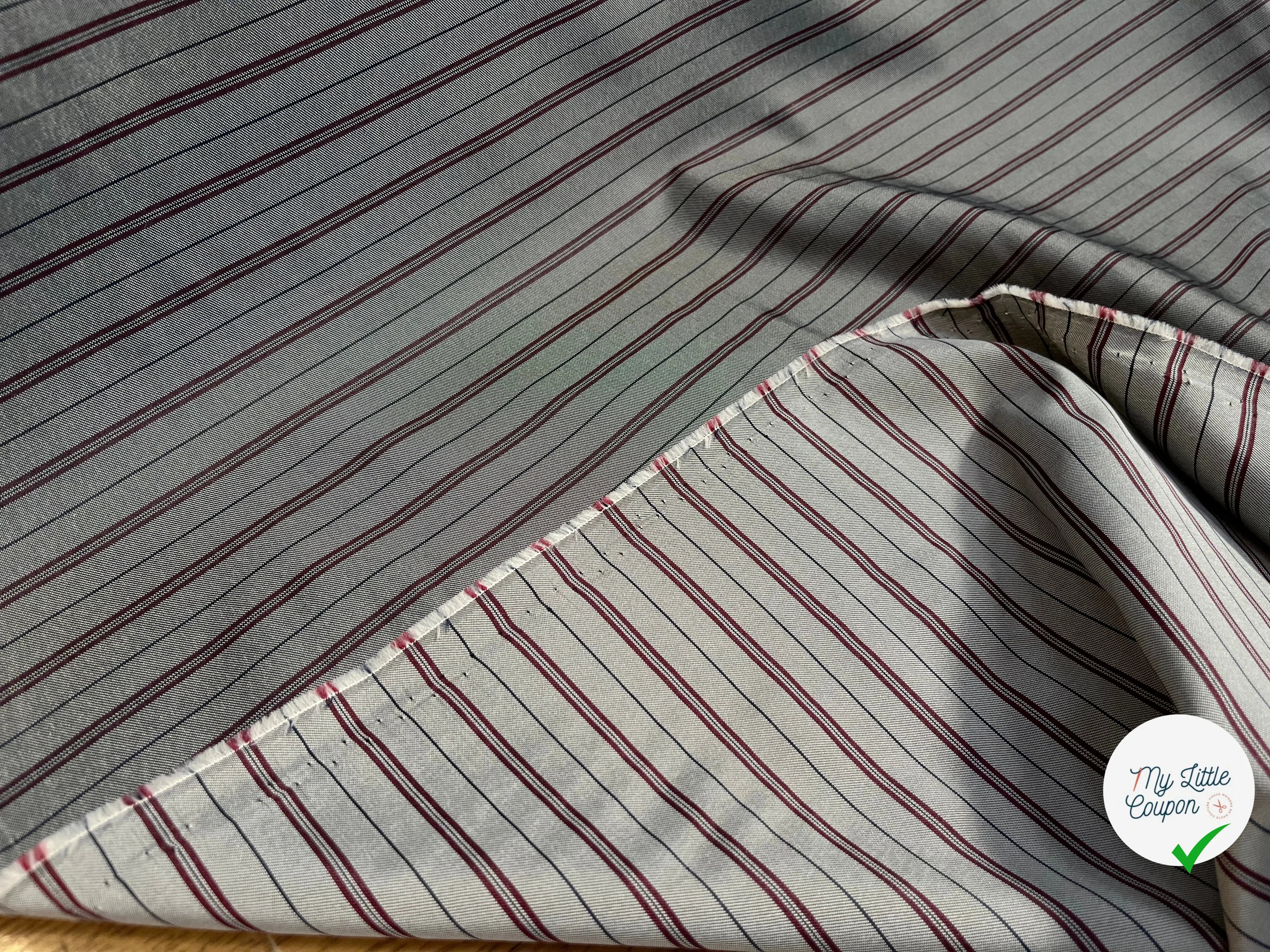 DOUBLURE SERGÉE MIGNONNETTE RAYÉE FOND MÉTAL BORDEAUX - My Little Coupon