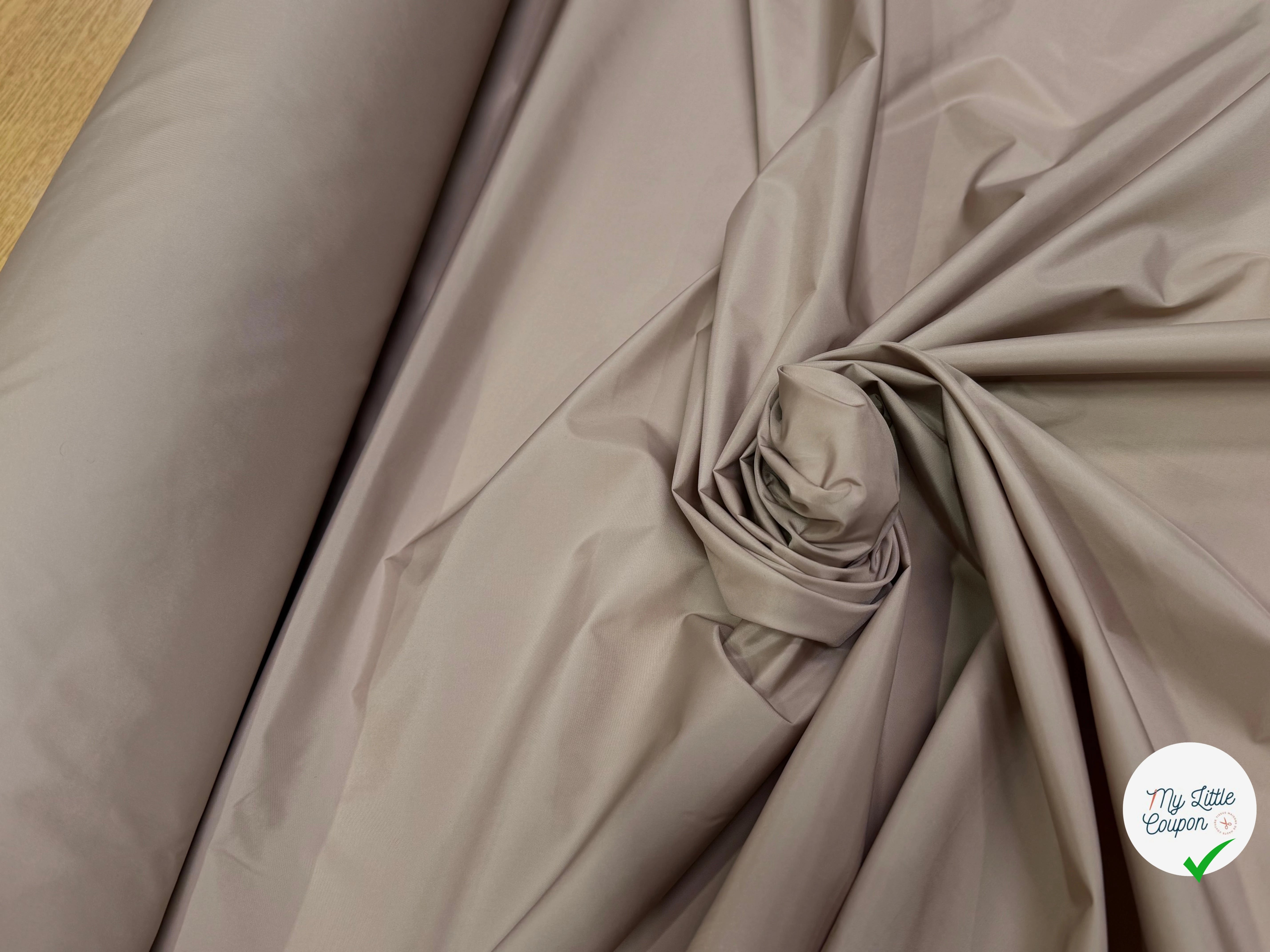 DOUBLURE TAFFETAS WATERPROOF LISSE BEIGE TAUPE - My Little Coupon
