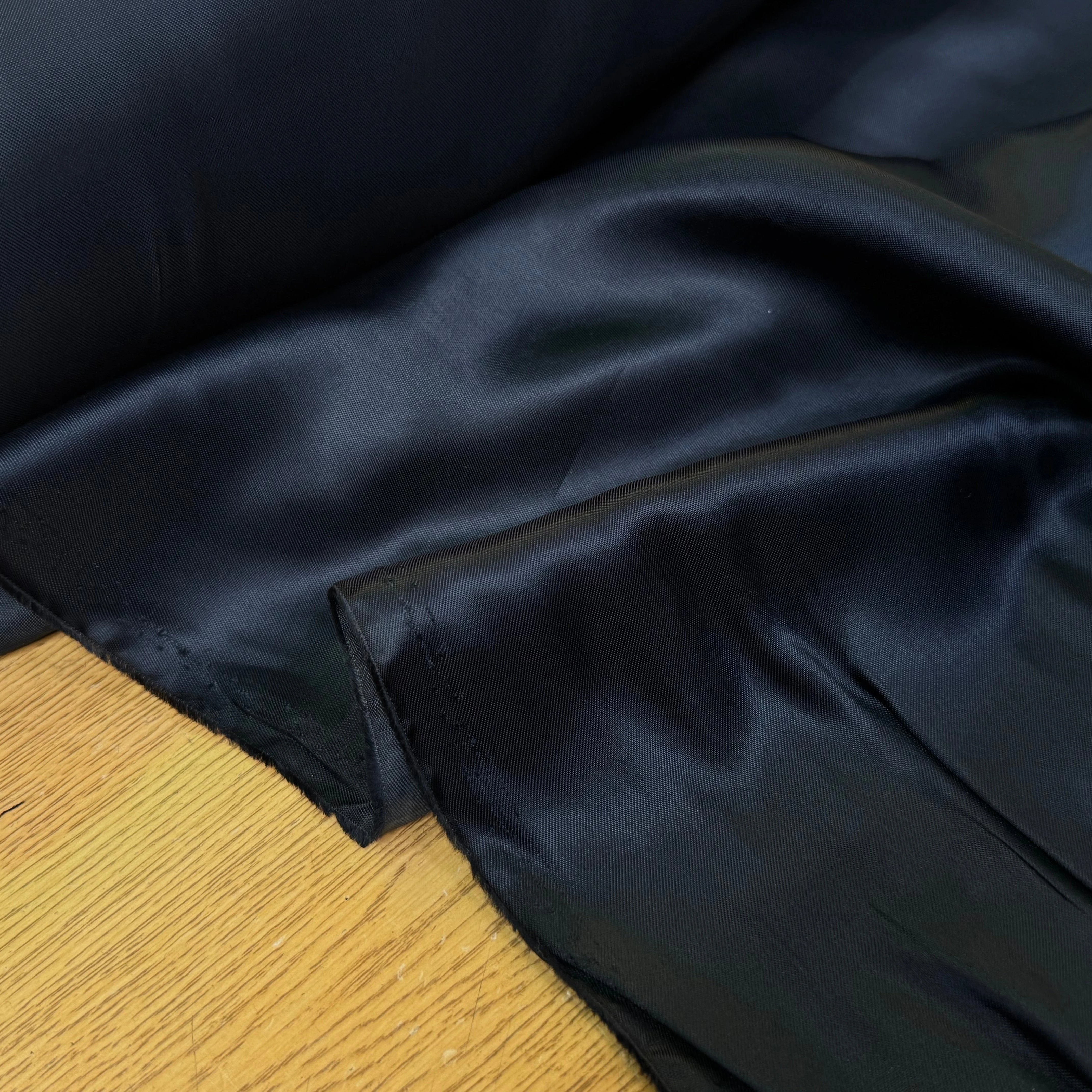 DOUBLURE VISCOSE ACETATE BLEU NUIT LÉGÈREMENT SATINÉE - My Little Coupon