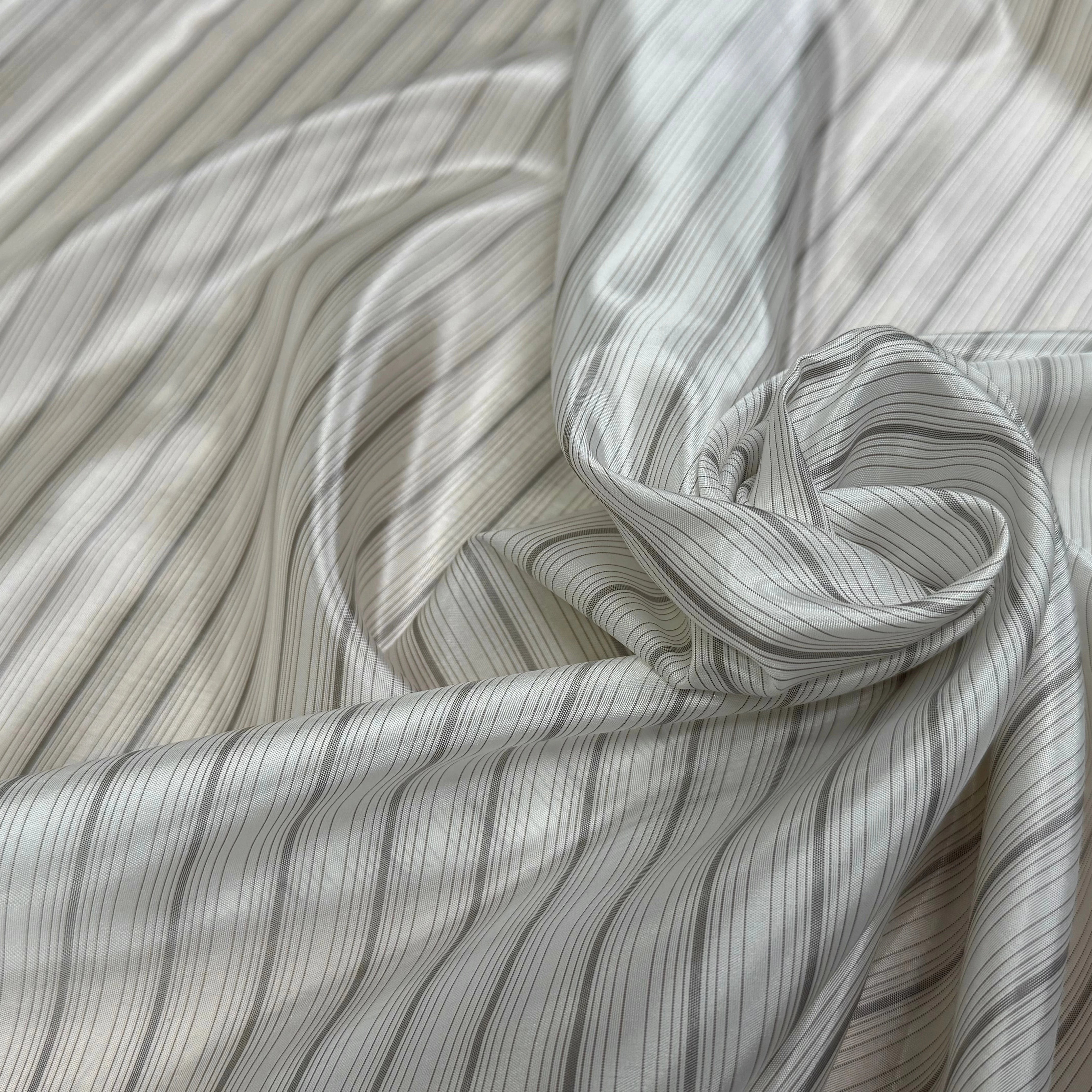 DOUBLURE VISCOSE BLANC CASSÉ À RAYURES GRISE CHIC - My Little Coupon