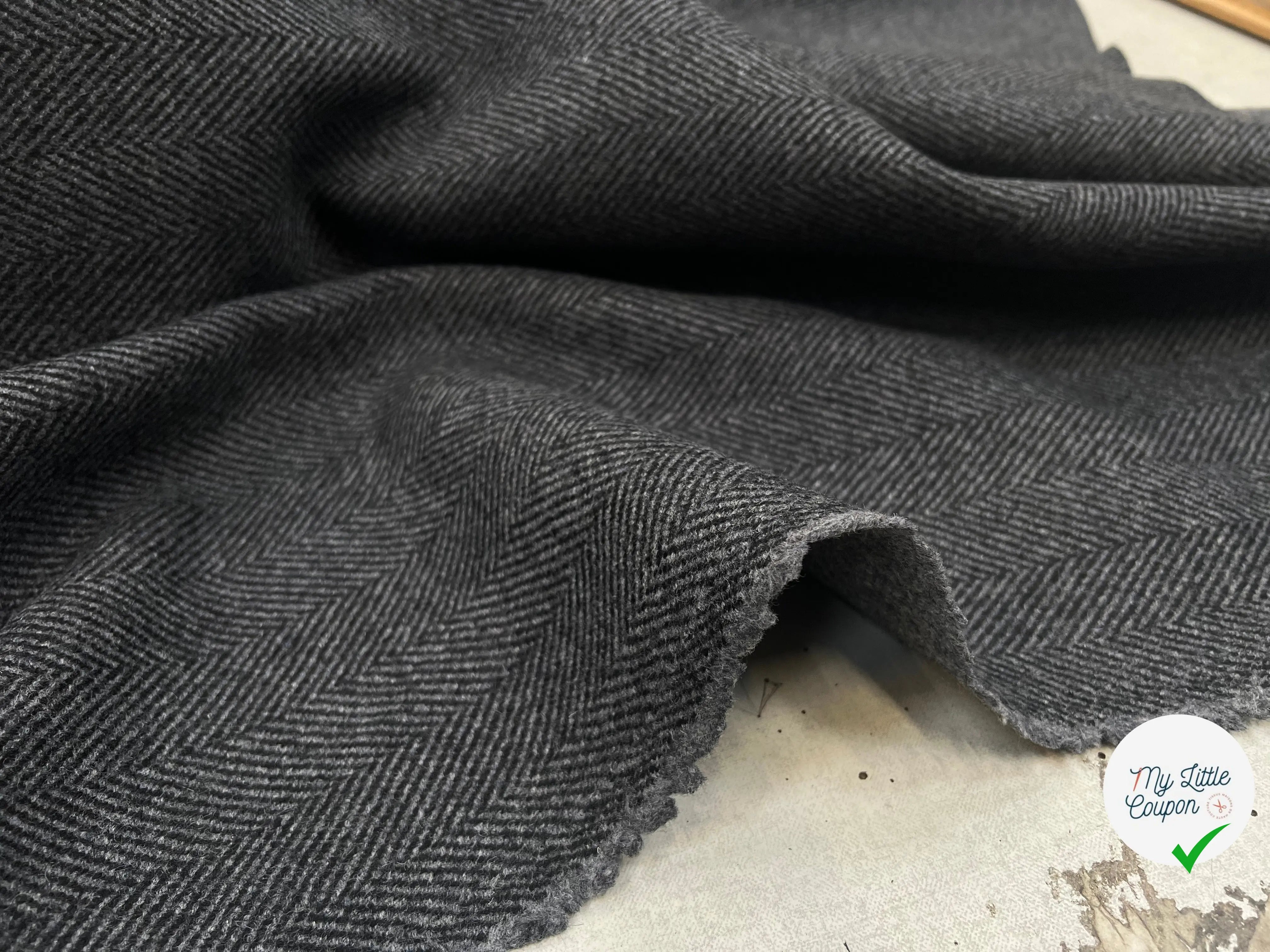 DRAP DE LAINE CHEVRONS FOND GRIS - My Little Coupon