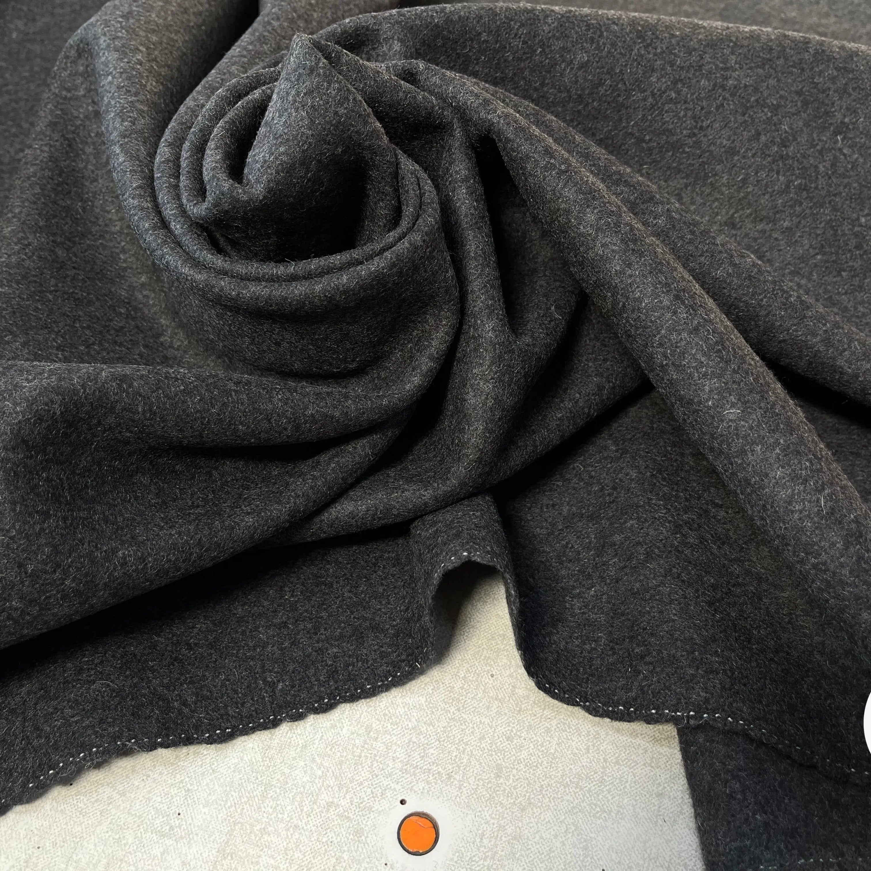 DRAP DE LAINE GRIS FONCÉ - My Little Coupon