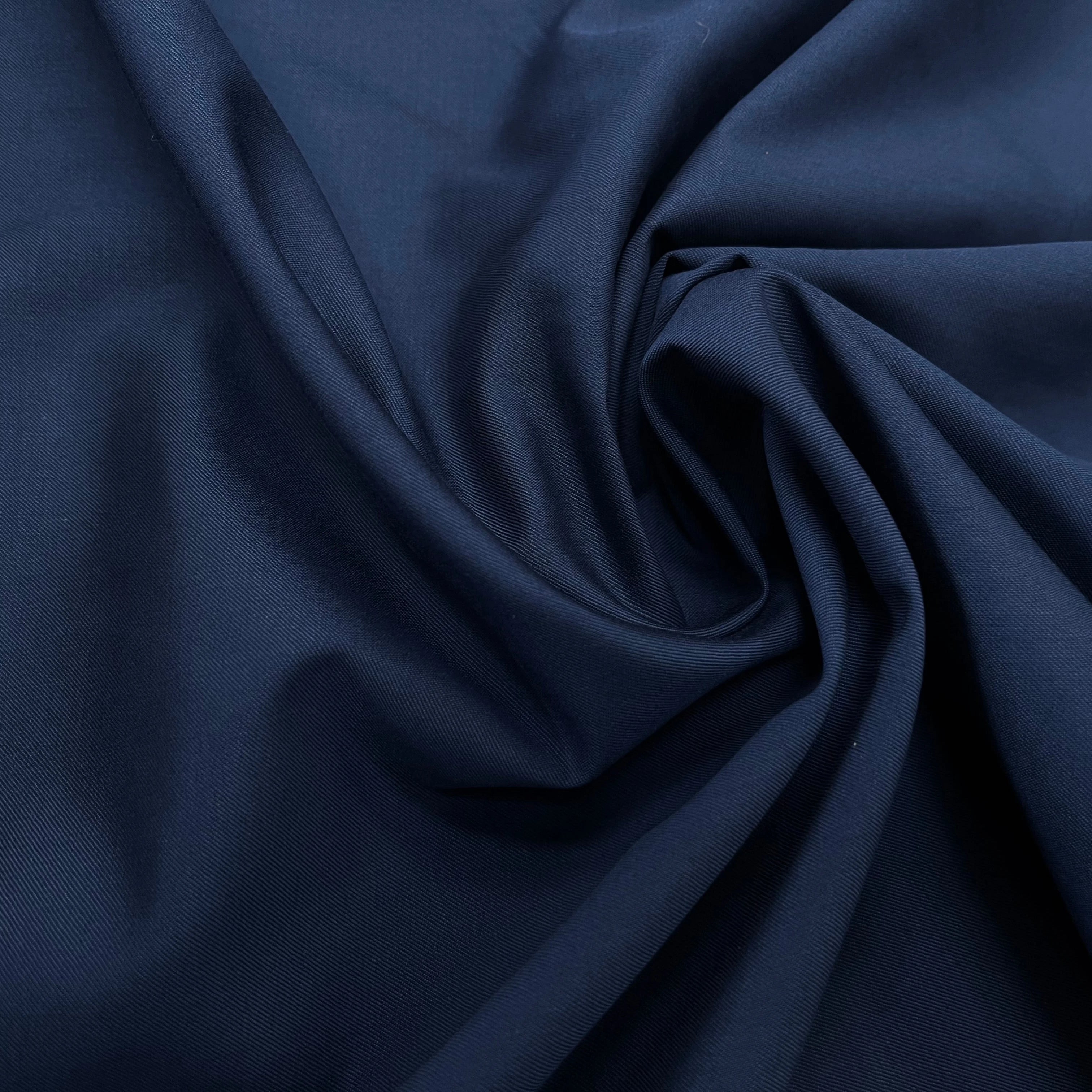 DRAPERIE DE LAINE BLEU CHIC AVEC UN FIL ROUGE SUR LA LISIÈRE 157CM - My Little Coupon