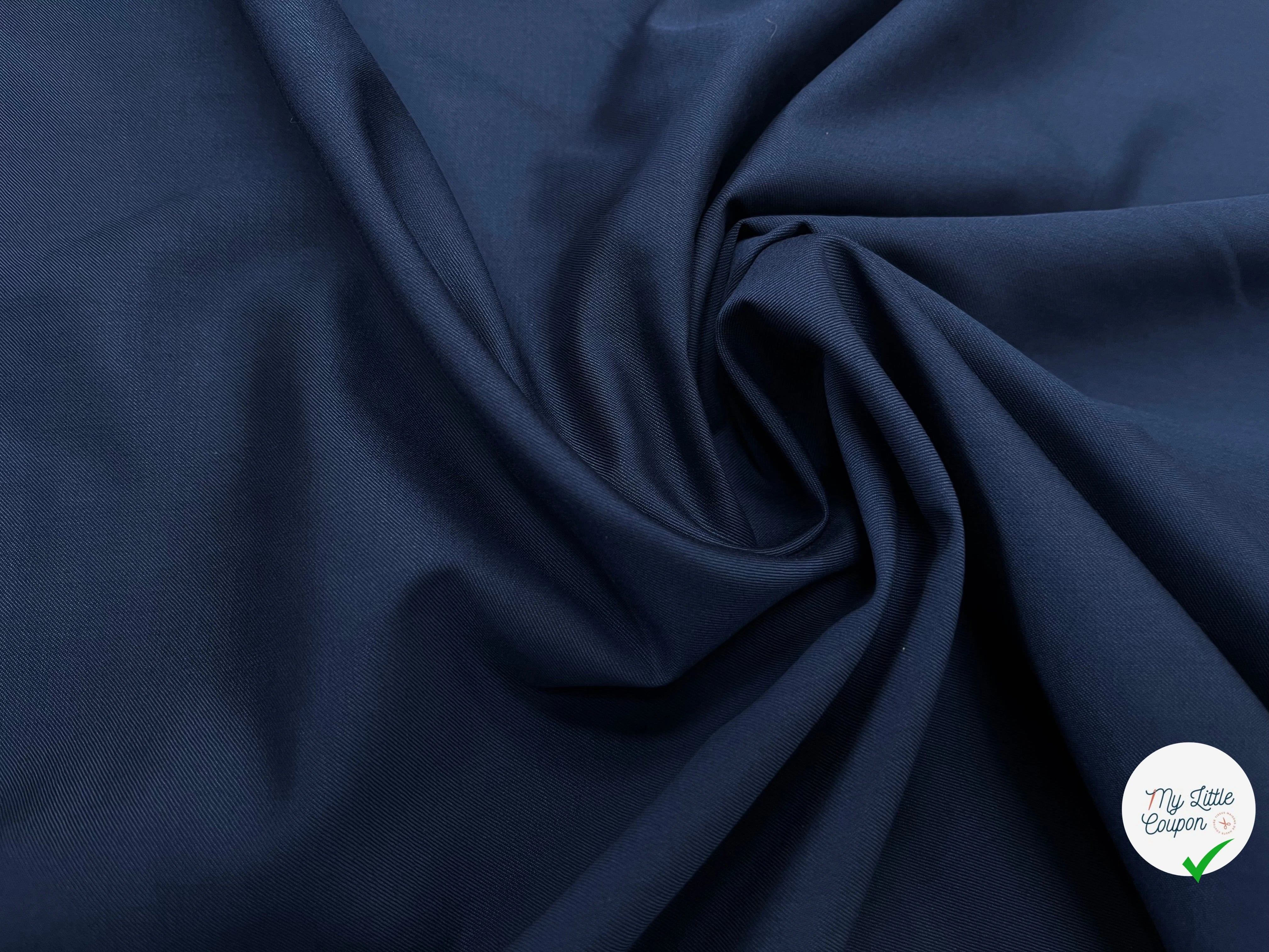 DRAPERIE DE LAINE BLEU CHIC AVEC UN FIL ROUGE SUR LA LISIÈRE 157CM - My Little Coupon