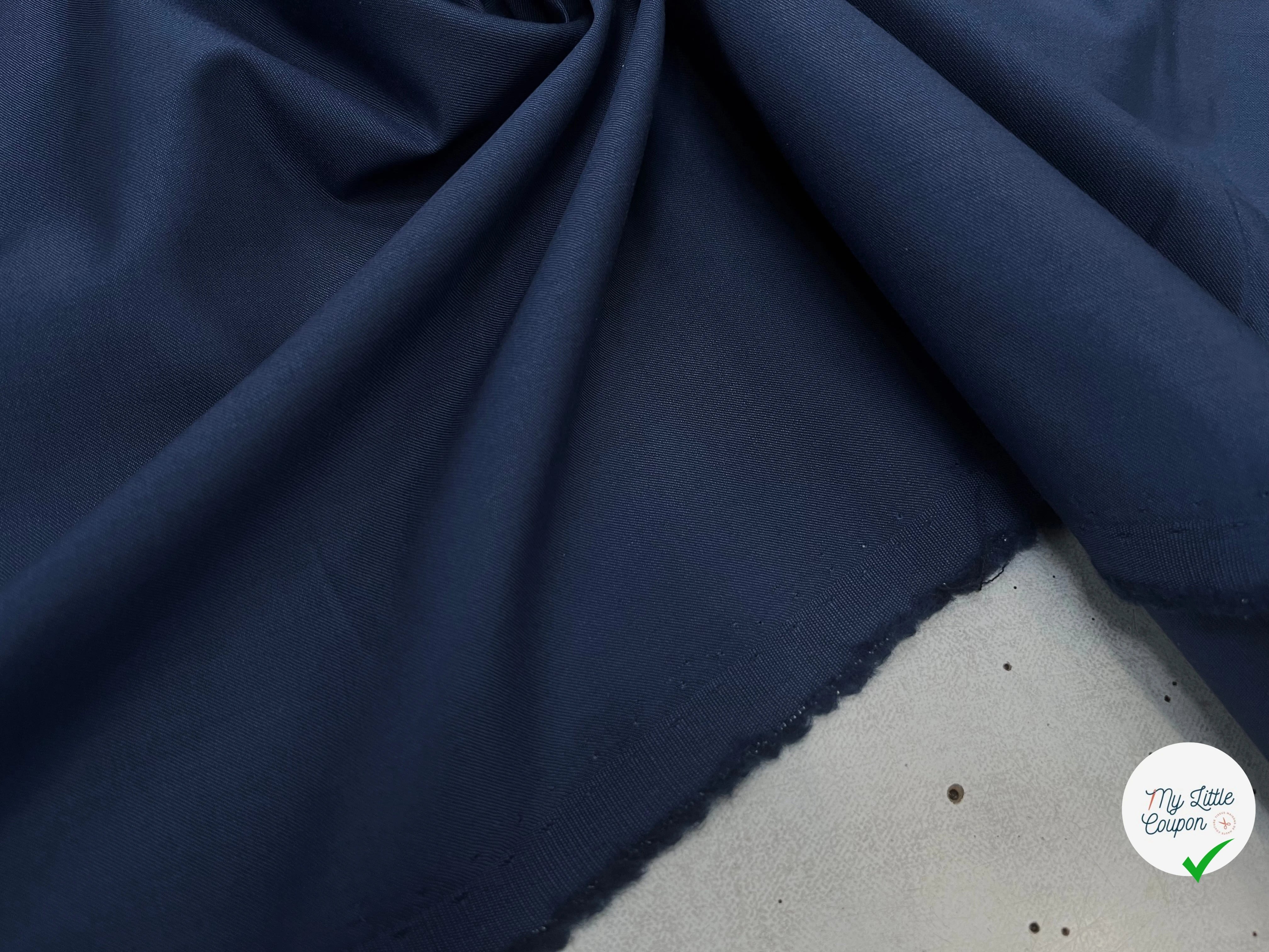 DRAPERIE DE LAINE BLEU CHIC AVEC UN FIL ROUGE SUR LA LISIÈRE 157CM - My Little Coupon