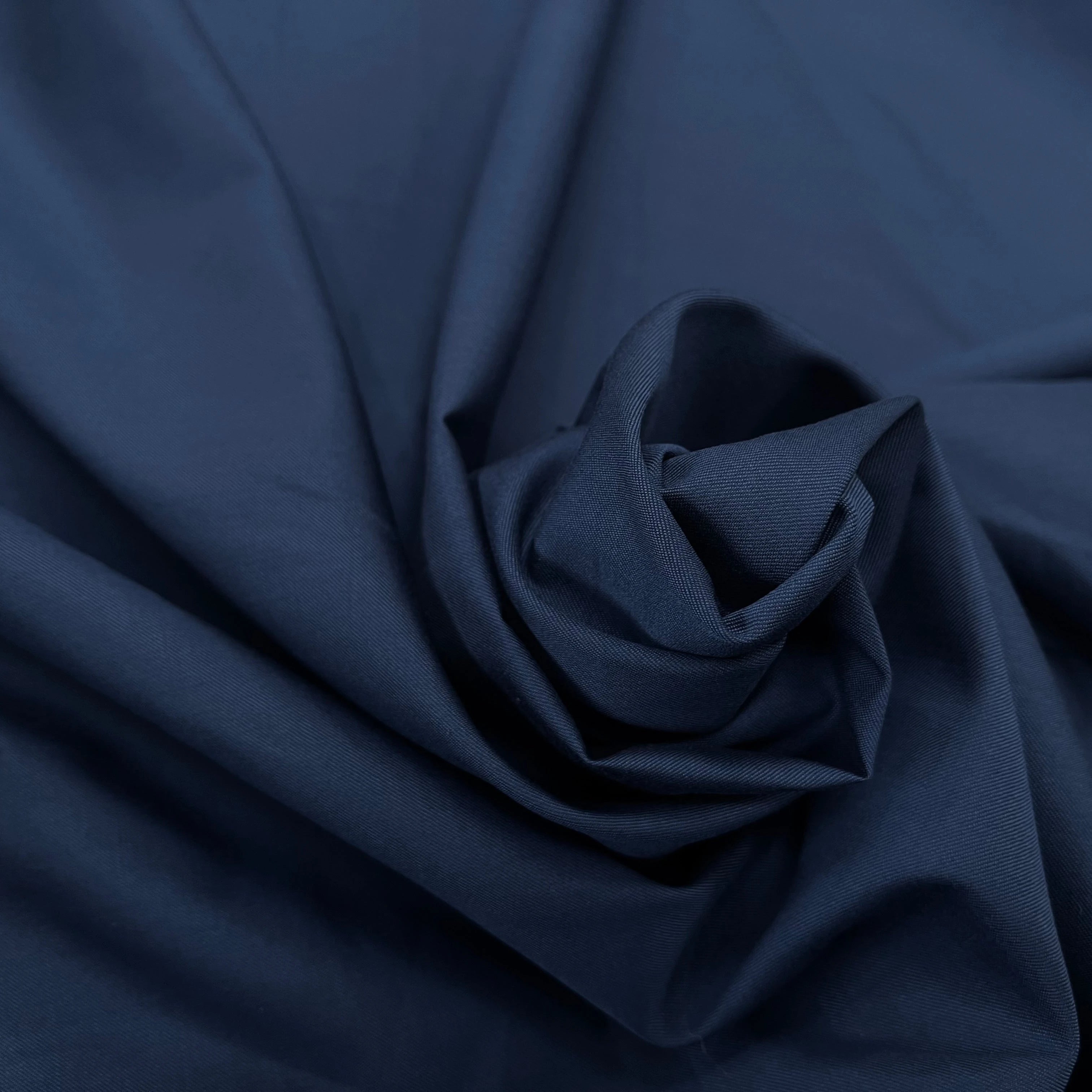 DRAPERIE DE LAINE BLEU CHIC AVEC UN FIL ROUGE SUR LA LISIÈRE 157CM - My Little Coupon