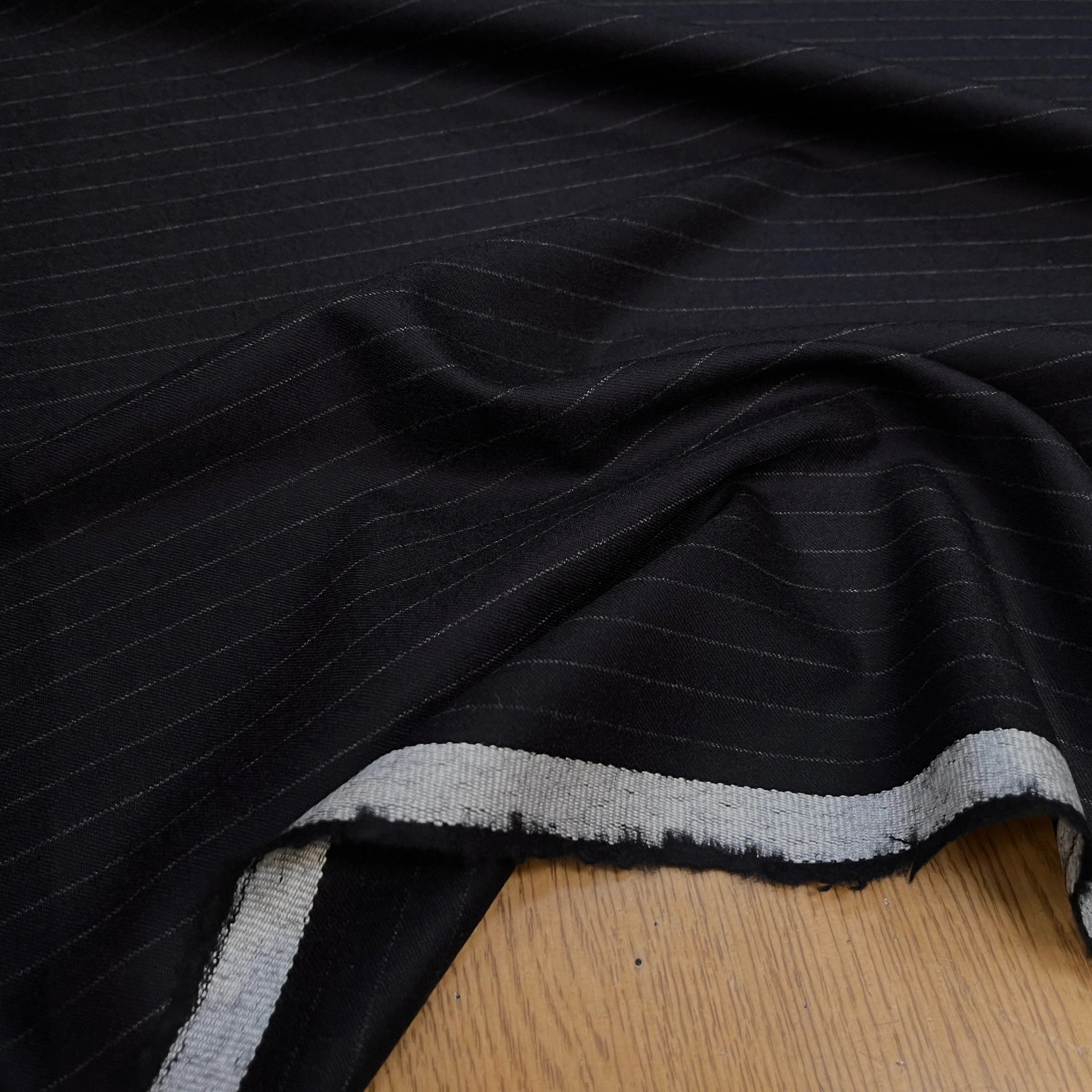 DRAPERIE DE LAINE BLEU MARINE À RAYURE DEPERLANTE - My Little Coupon