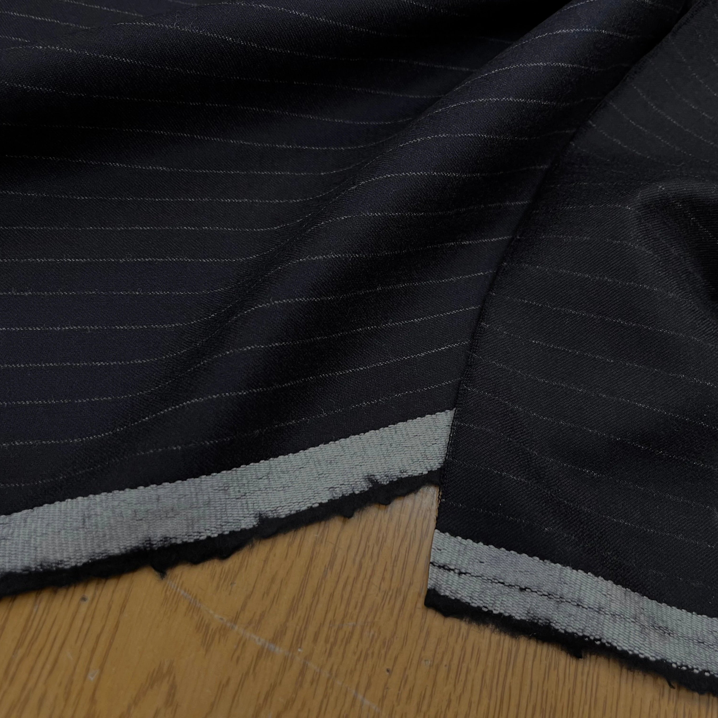 DRAPERIE DE LAINE BLEU MARINE À RAYURE DEPERLANTE - My Little Coupon