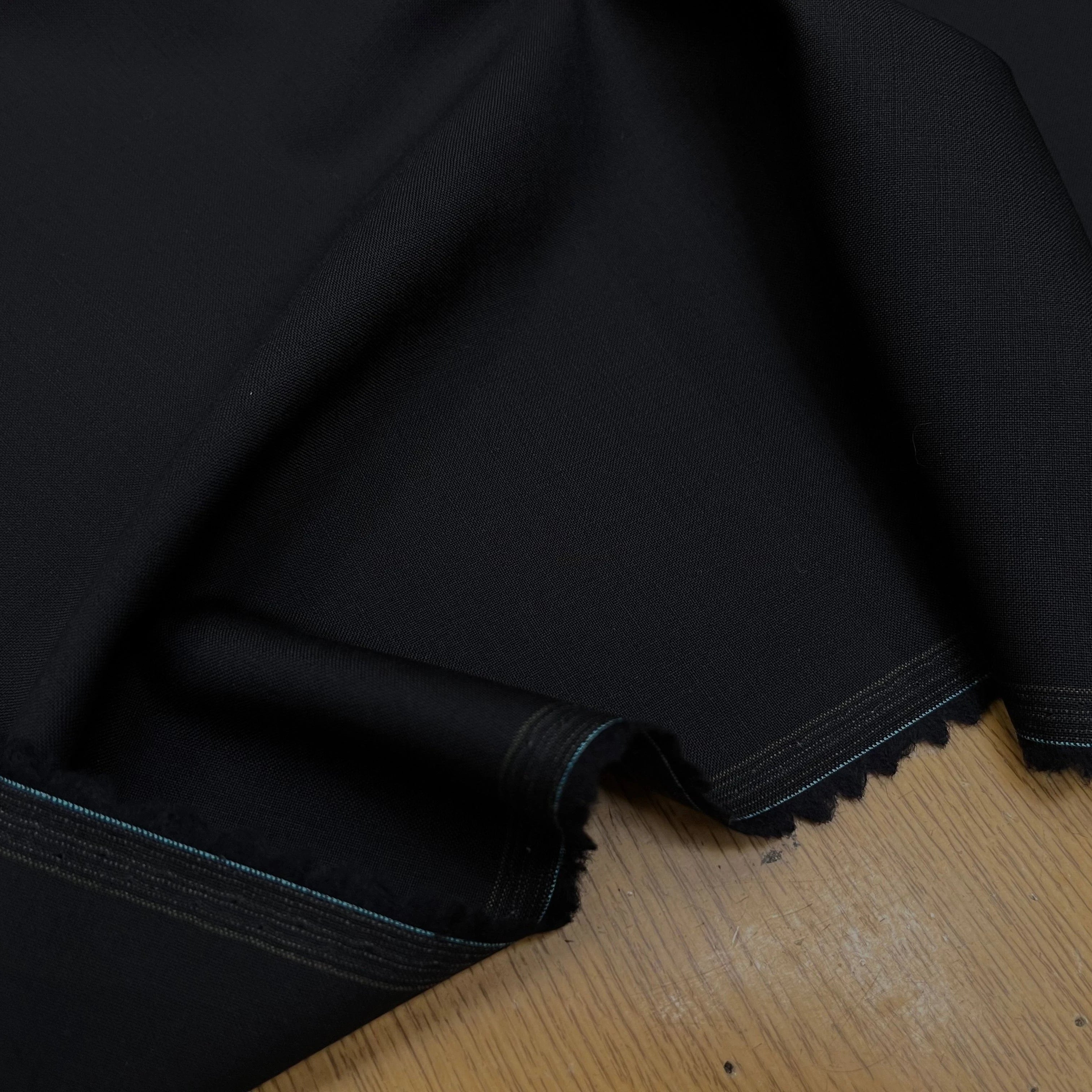 DRAPERIE DE LAINE BLEU NUIT FONCÉ DEPERLANTE FILS MULTICOLORES SUR LES LISIÈRES - My Little Coupon