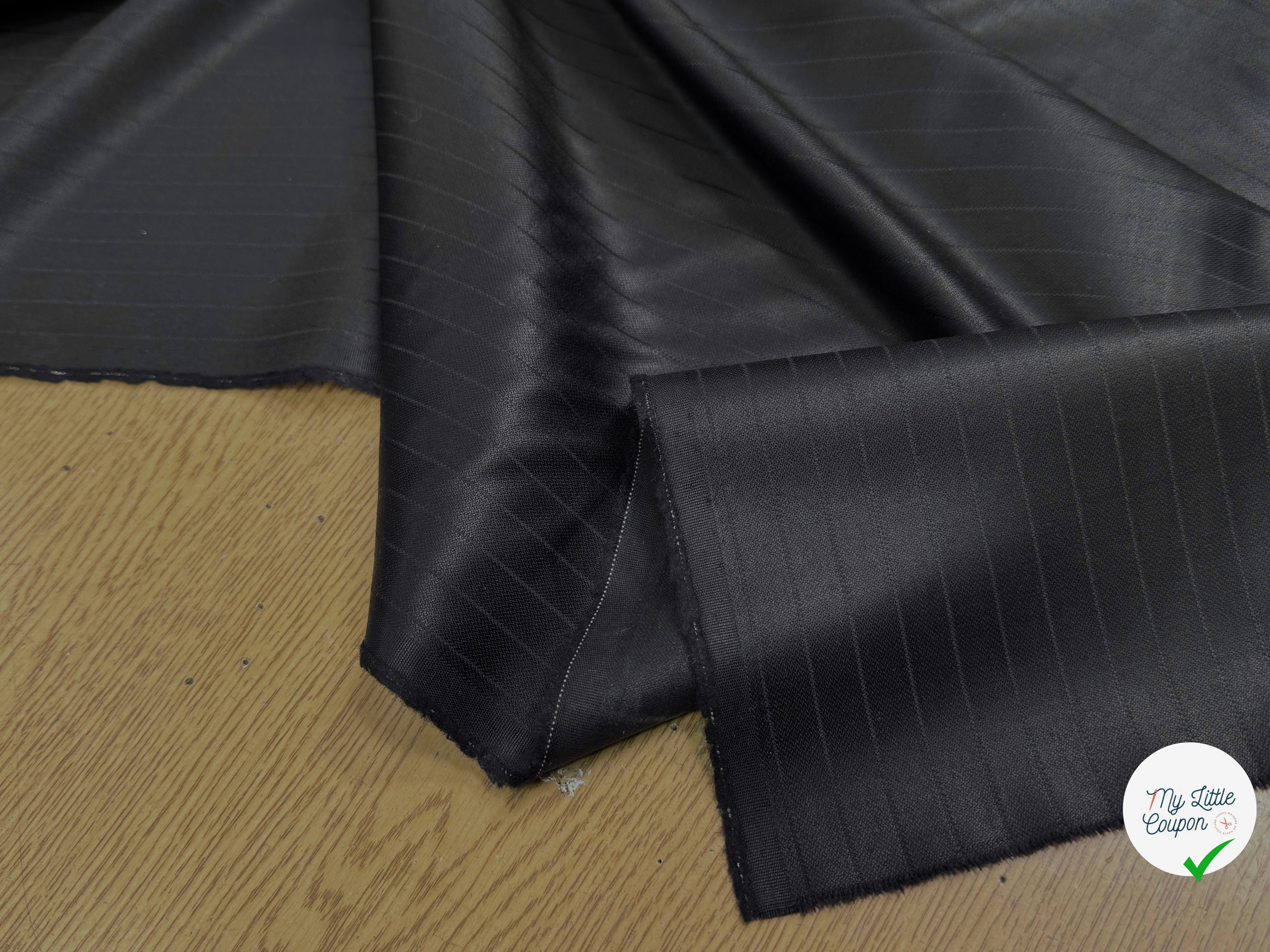DRAPERIE DE LAINE FLUIDE RAYÉE NOIRE EFFET SATINÉ - My Little Coupon