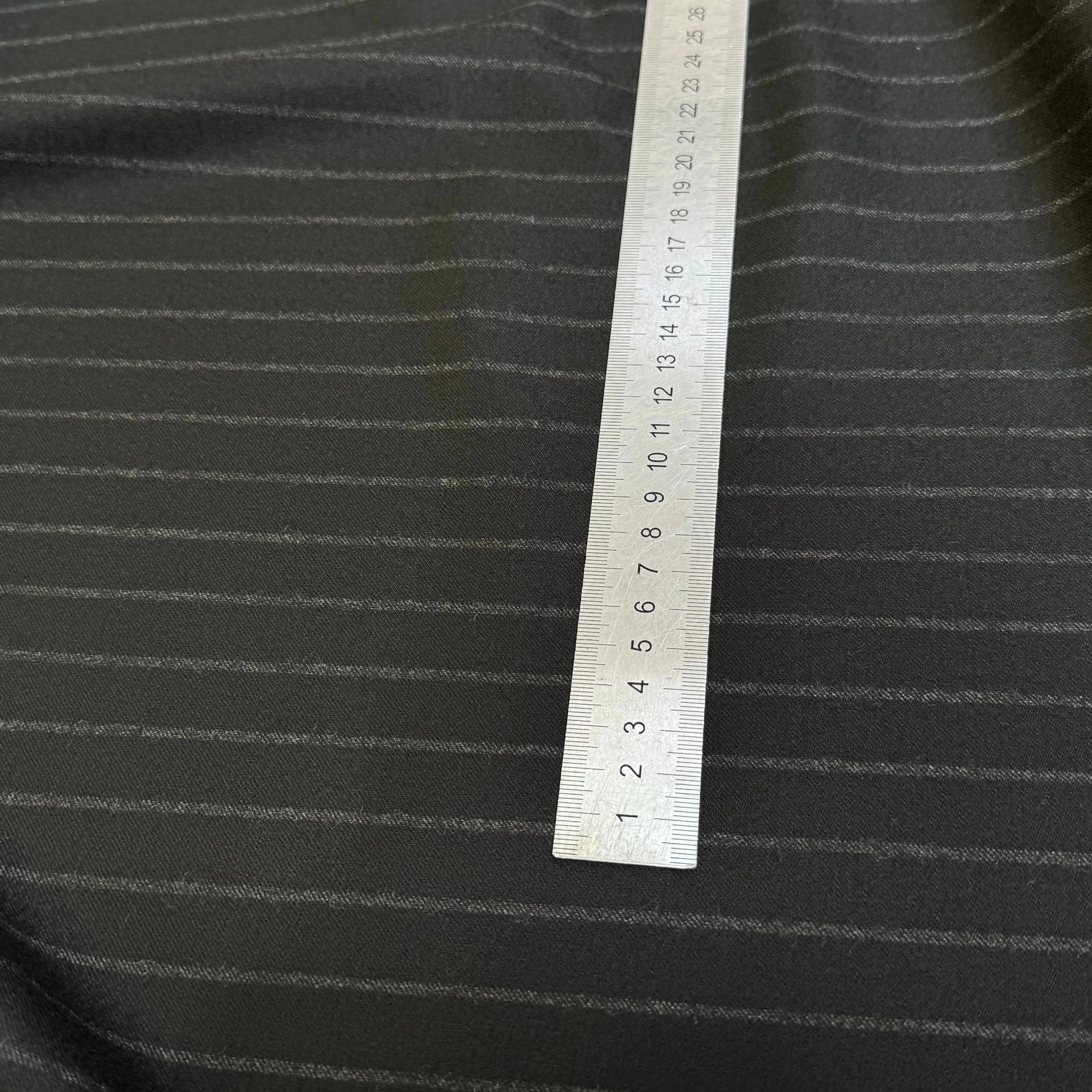 DRAPERIE DE LAINE GRATÉE BELLE TENUE NOIR RAYURES GRISES - My Little Coupon