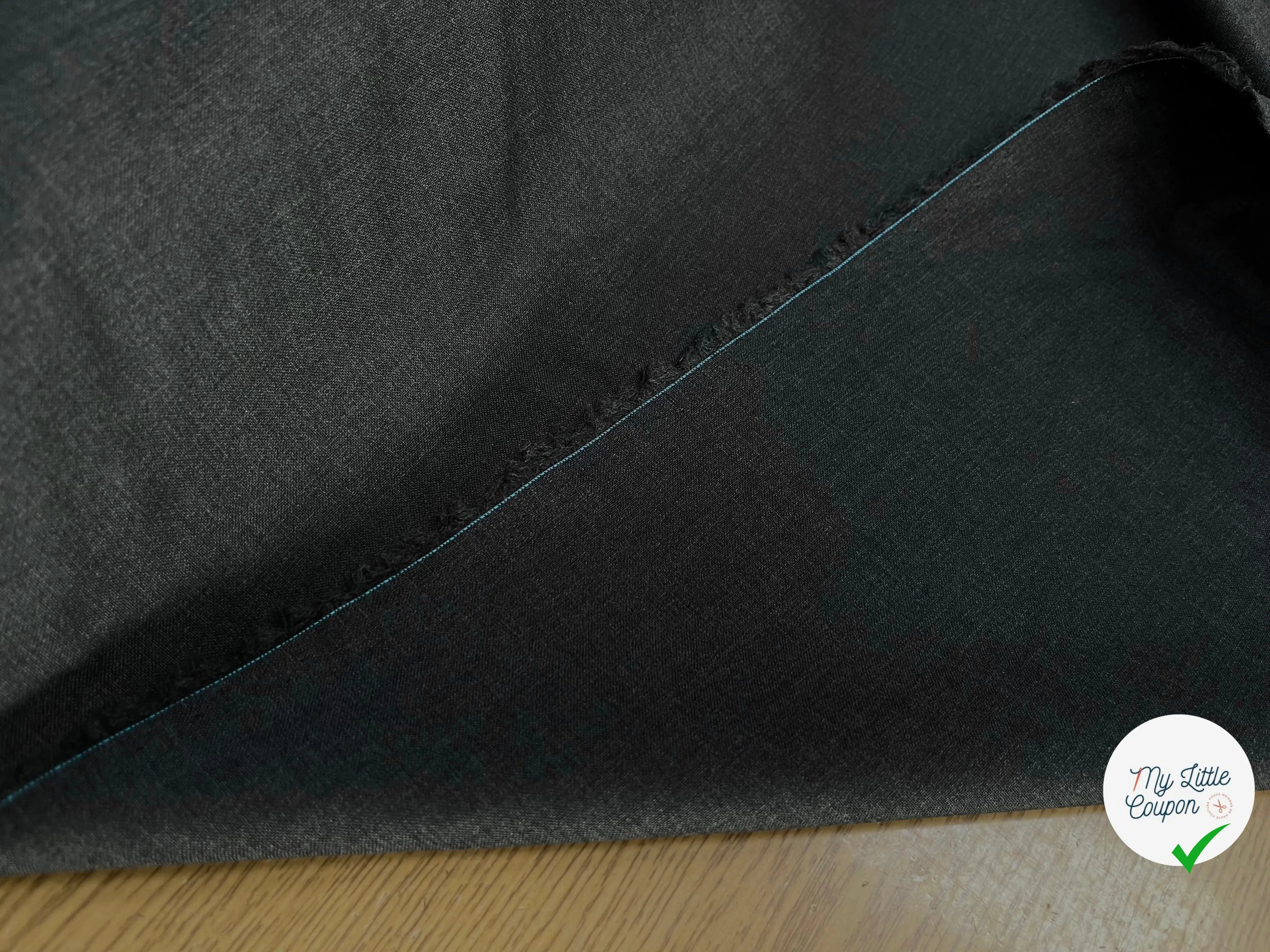 DRAPERIE DE LAINE GRIS FONCÉ FIL BLEU SUR UNE LISIÈRE & DEPERLANTE - My Little Coupon