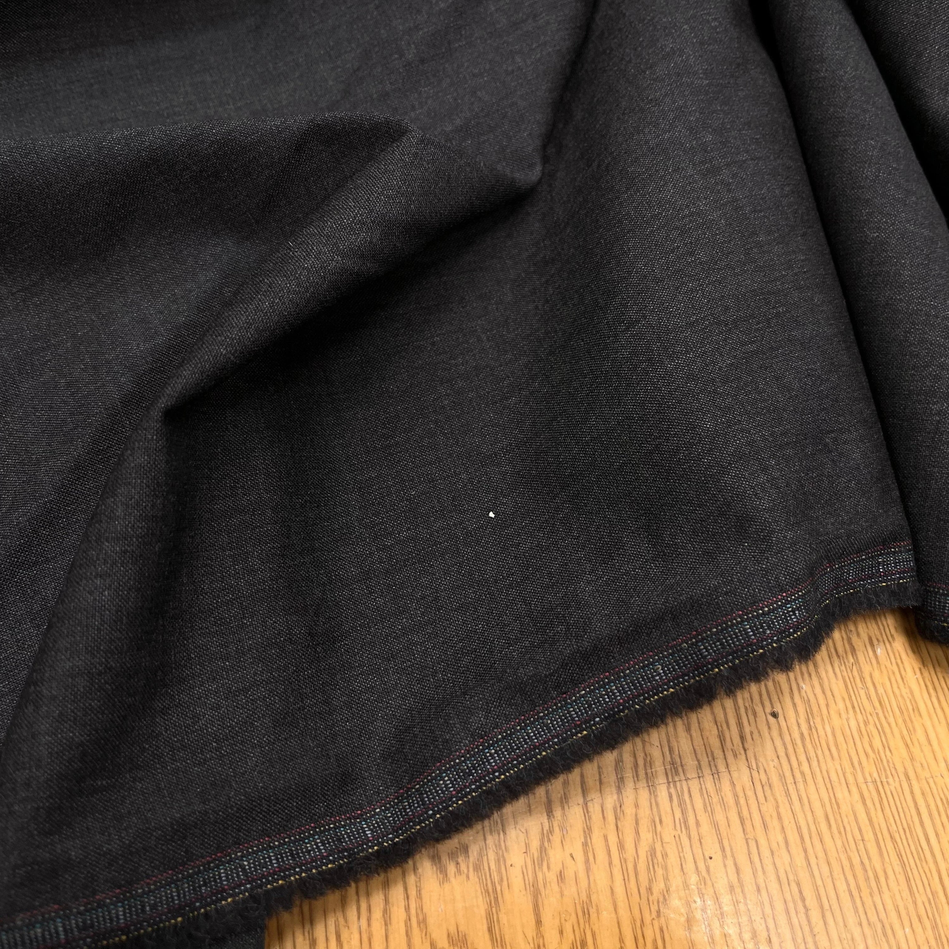 DRAPERIE DE LAINE GRIS FONCÉ ULTRA STRETCH & DEPERLANTE FILS MULTICOLORES SUR UNE LISIÈRE - My Little Coupon