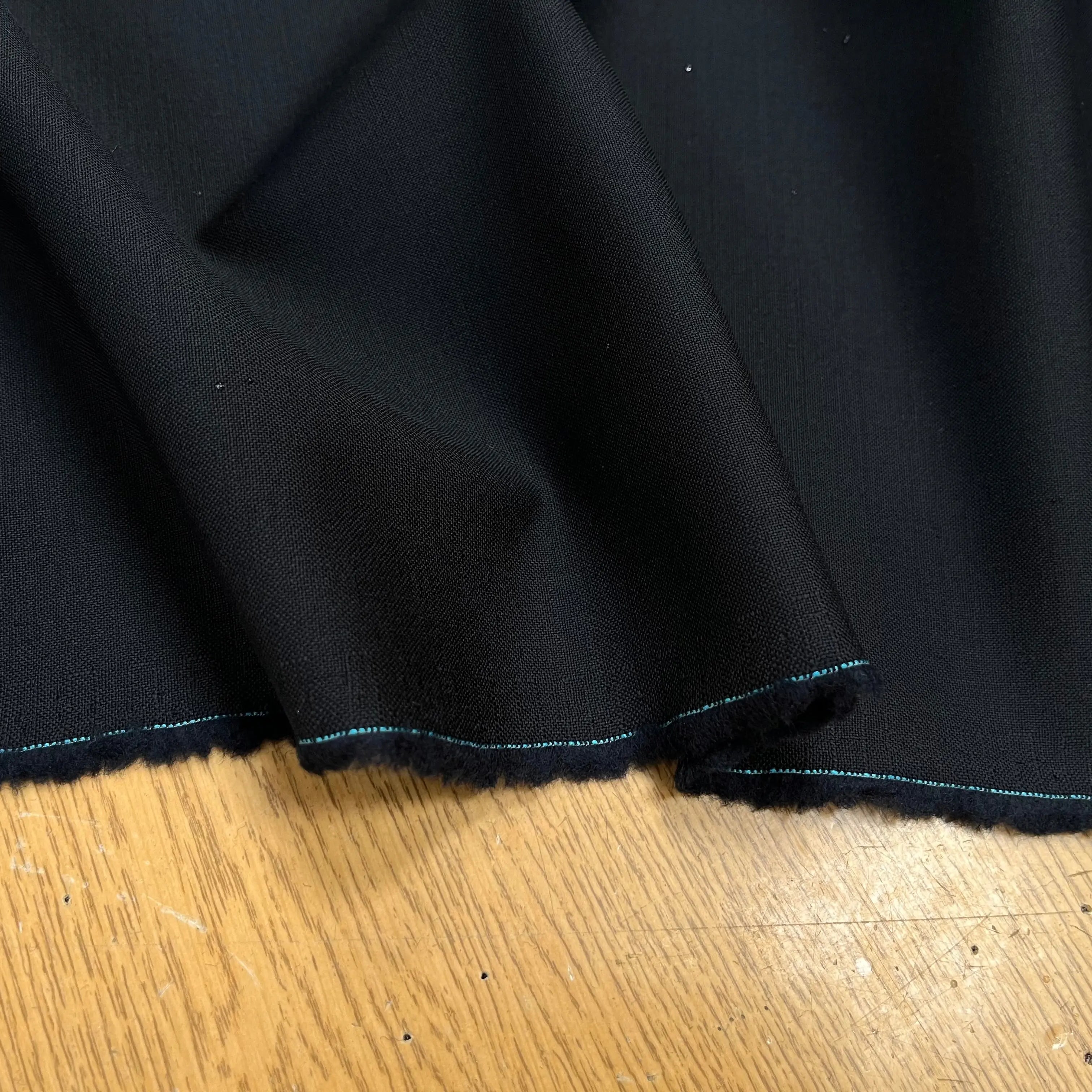 DRAPERIE DE LAINE NOIR DEPERLANTE - My Little Coupon