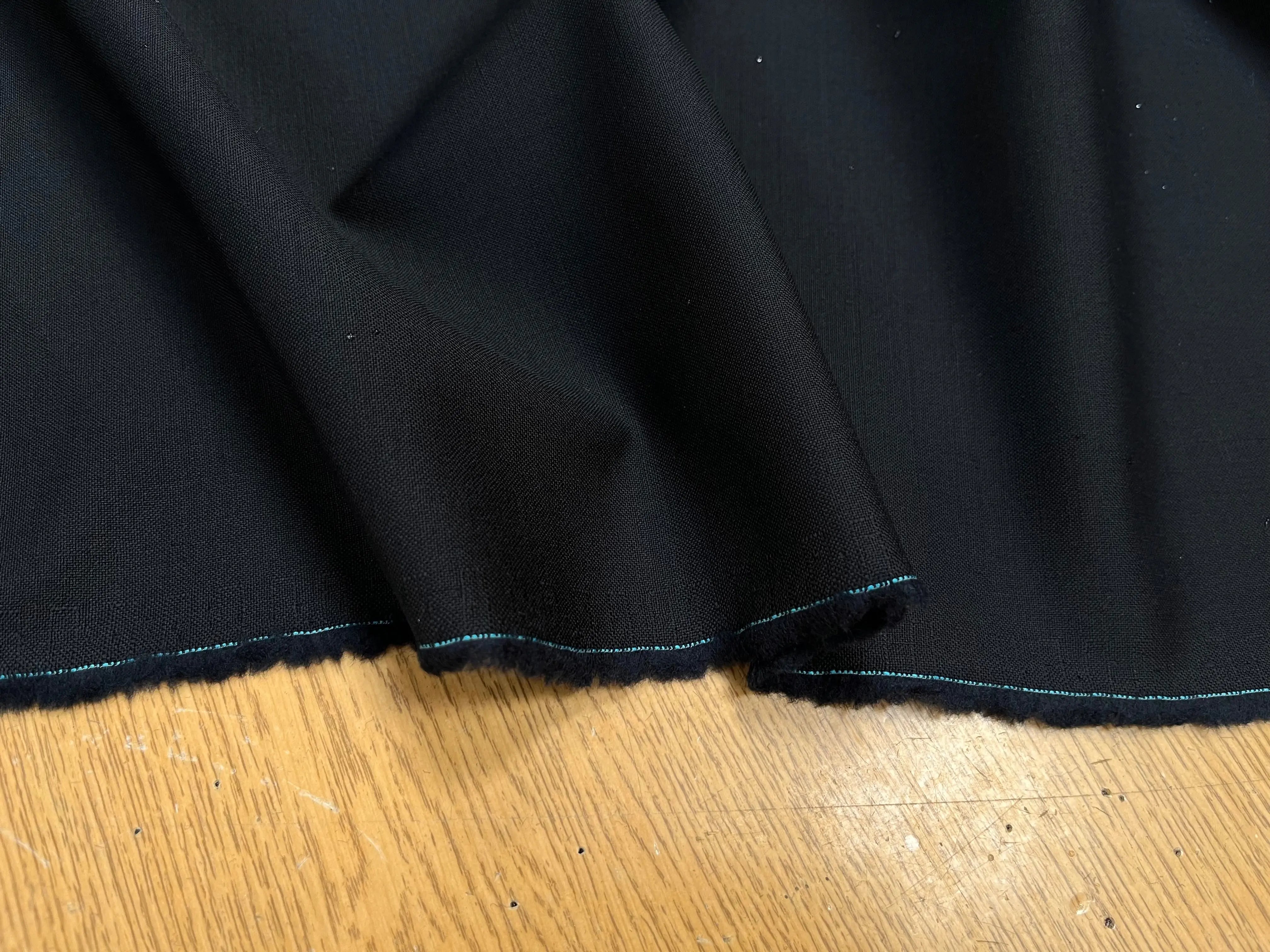 DRAPERIE DE LAINE NOIR DEPERLANTE - My Little Coupon