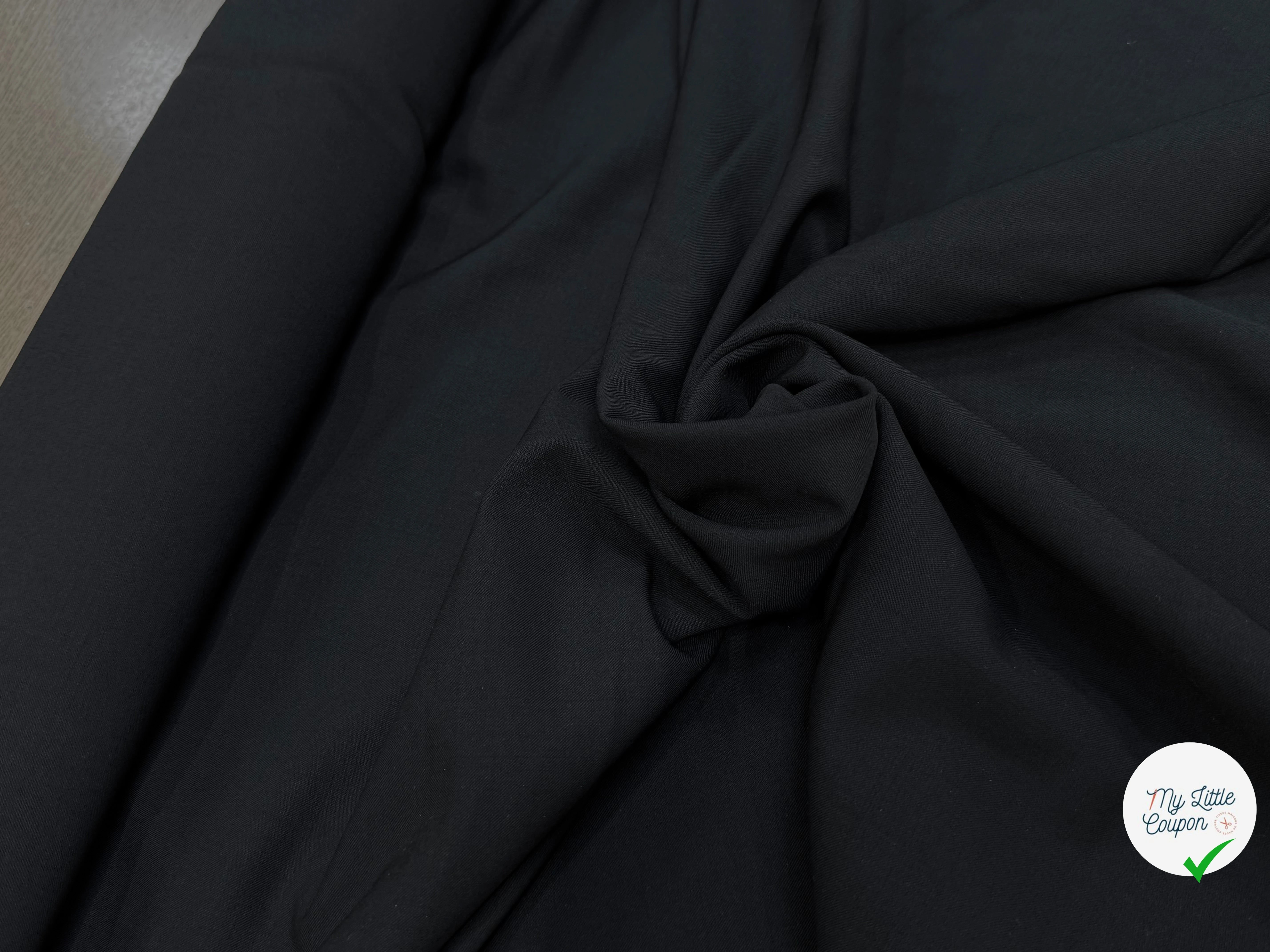DRAPERIE DE LAINE NOIR ULTRA BELLE NOIR 77% LAINE VIERGE STRETCH - My Little Coupon