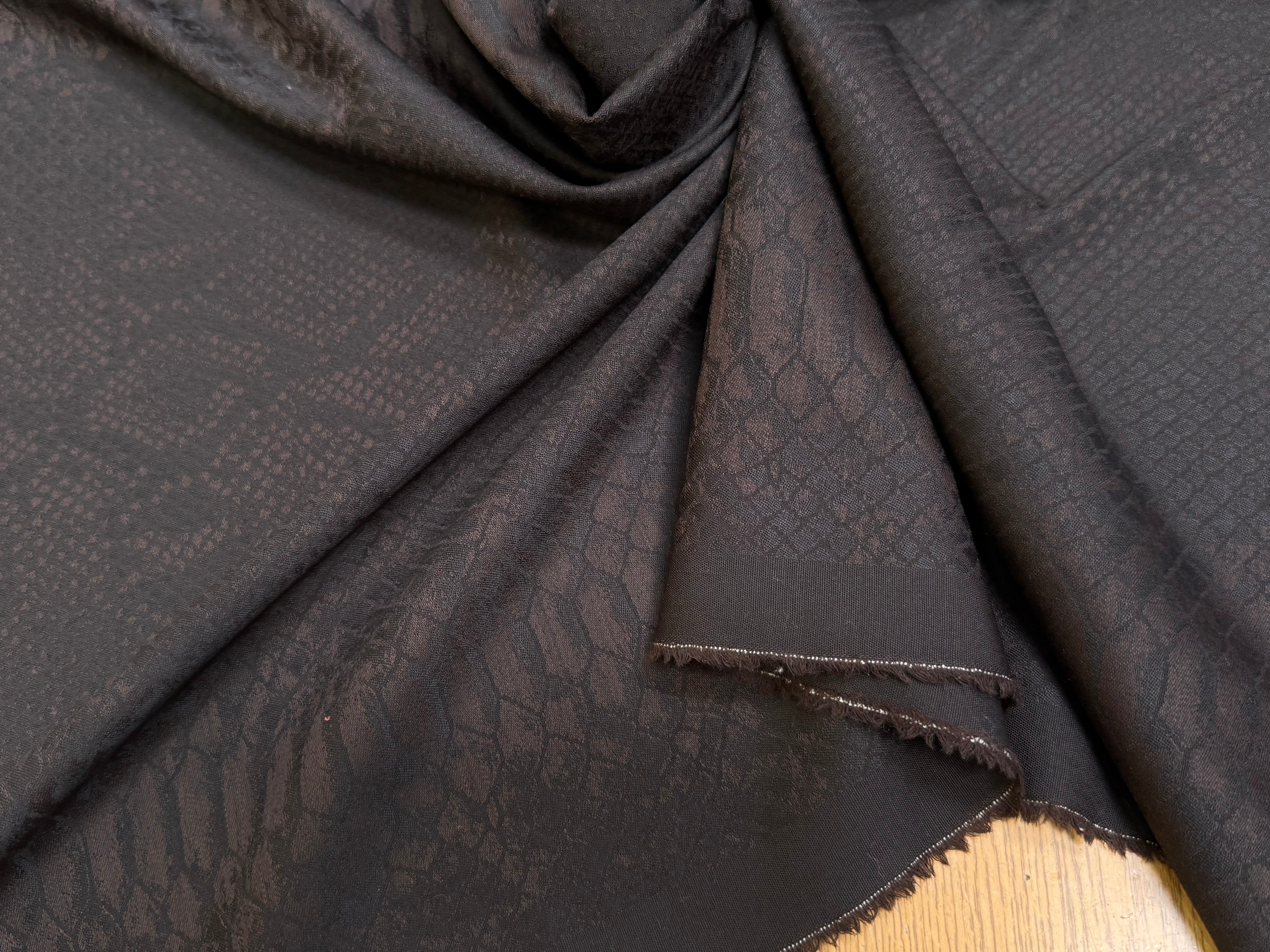 DRAPERIE DE LAINE PYTHON MARRON NOIR LÉGÈREMENT SATINÉE TRÈS CHIC - My Little Coupon