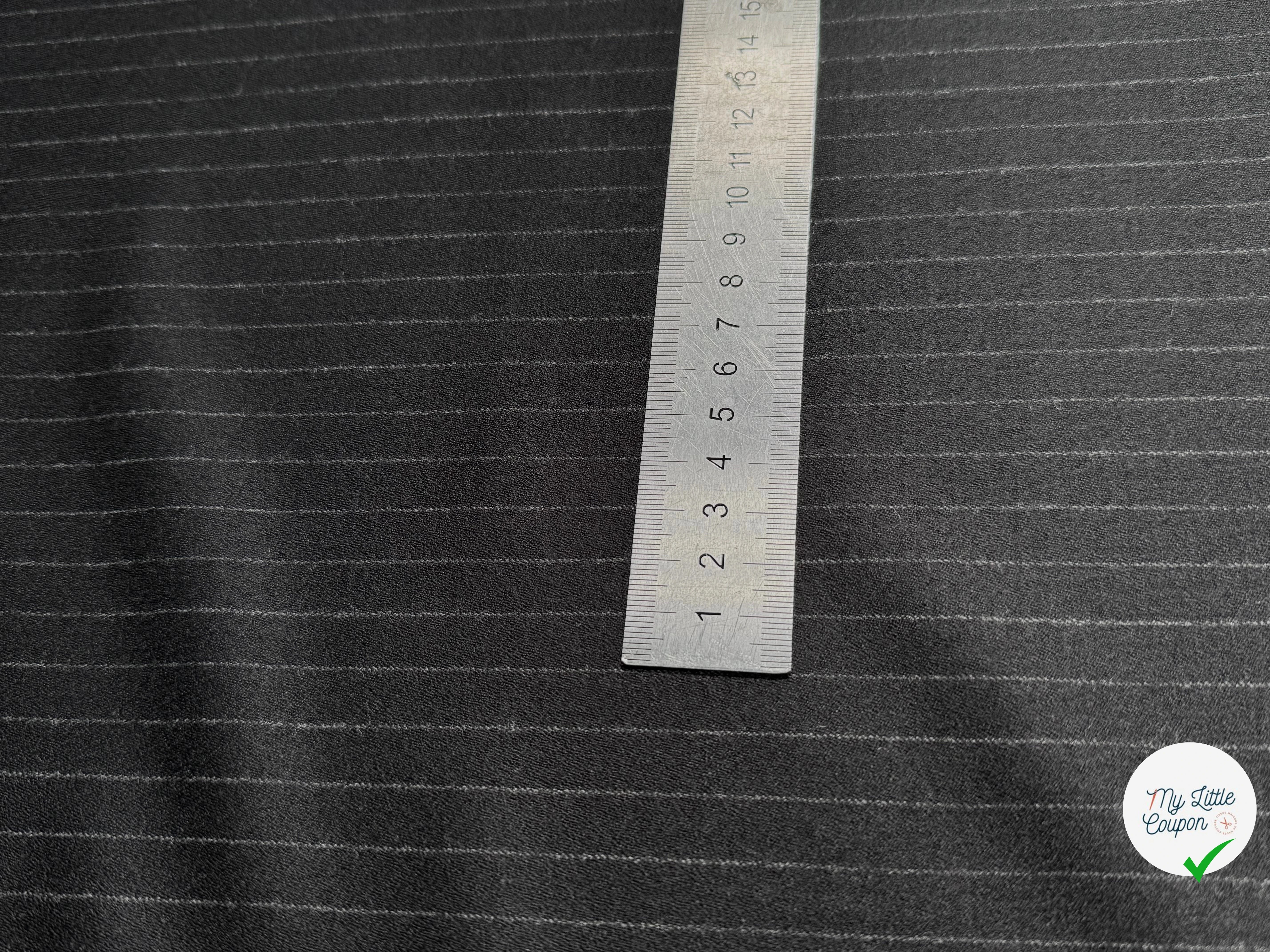 DRAPERIE DE LAINE STRETCH GRATTÉE ULTRA CHIC NOIR FINE RAYURES - My Little Coupon
