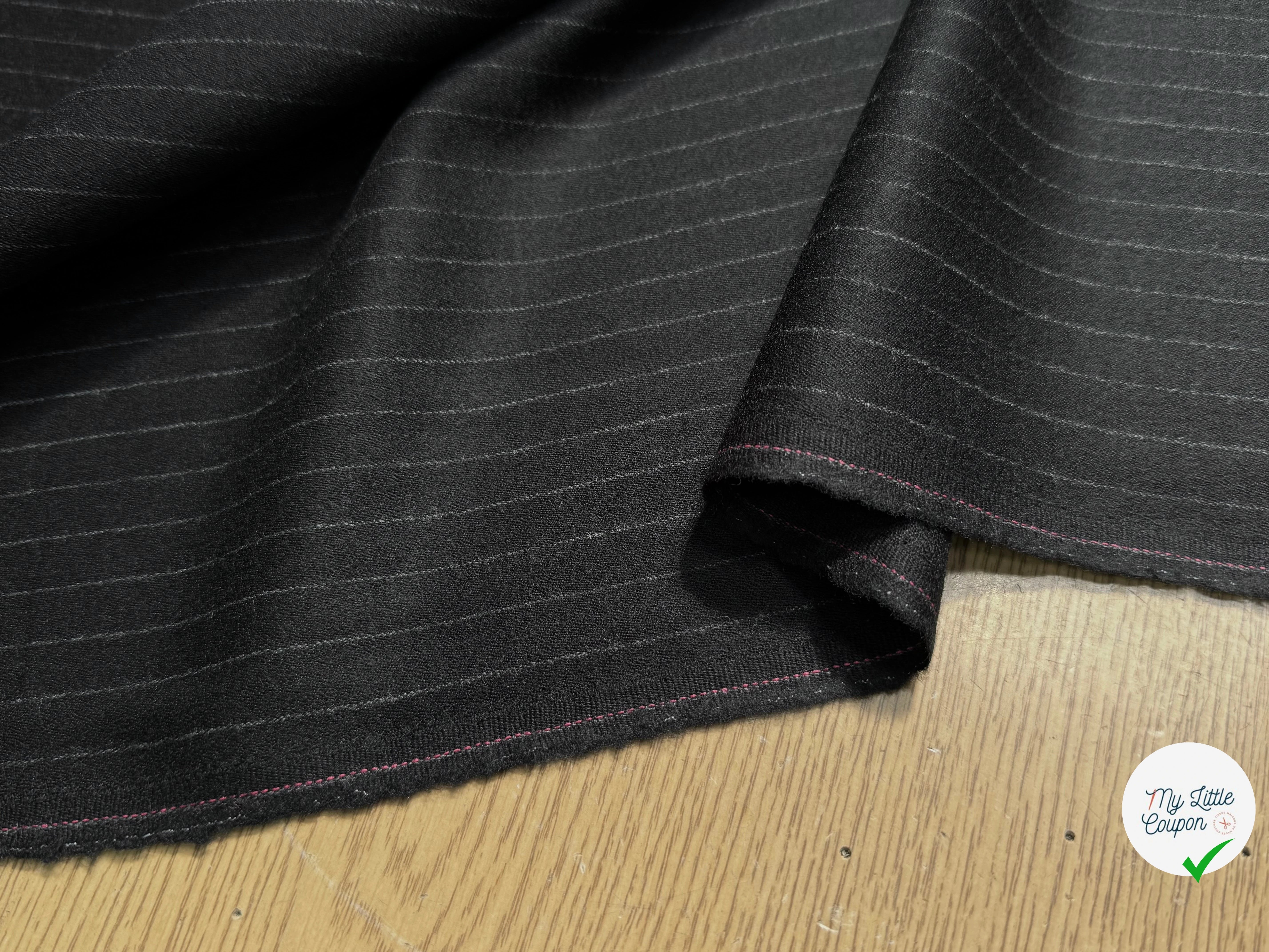 DRAPERIE DE LAINE STRETCH GRATTÉE ULTRA CHIC NOIR FINE RAYURES - My Little Coupon