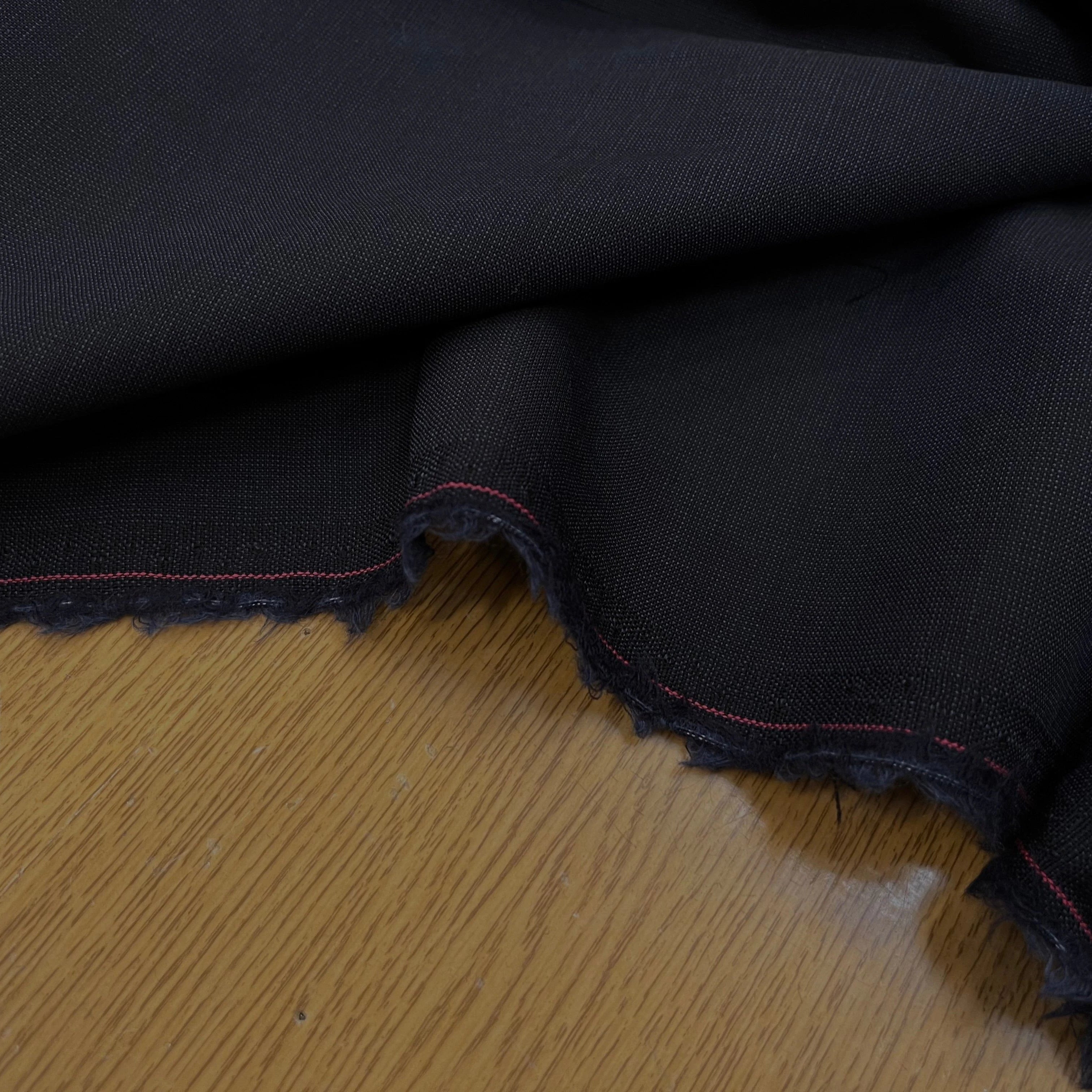 DRAPERIE DE LAINE SUPERBE BLEU NUIT D'ÉTÉ DEPERLANTE FIL ROUGE SUR UNE LISIÈRE - My Little Coupon