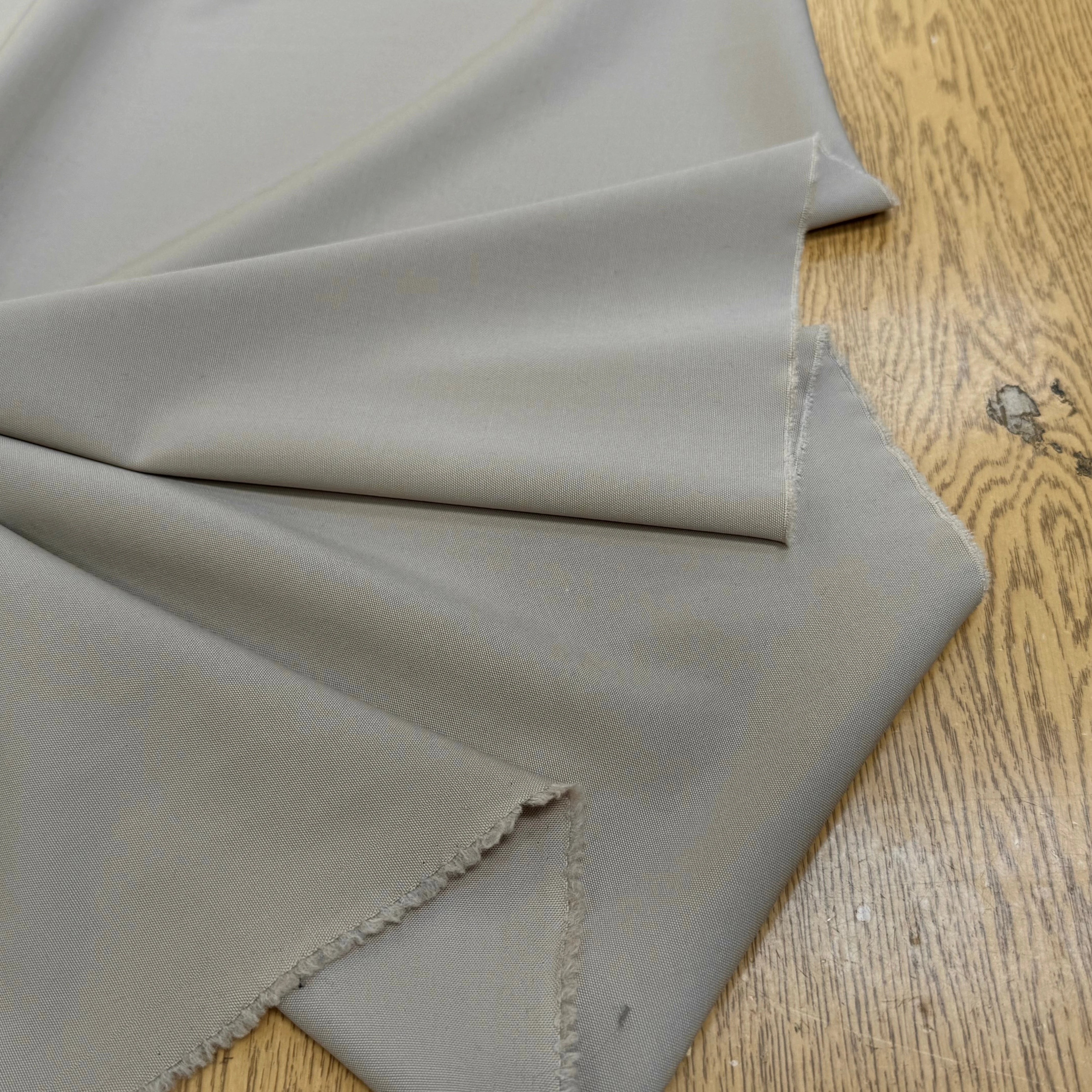 DRAPERIE DE LAINE TAUPE TRÈS BELLE TENUE - My Little Coupon