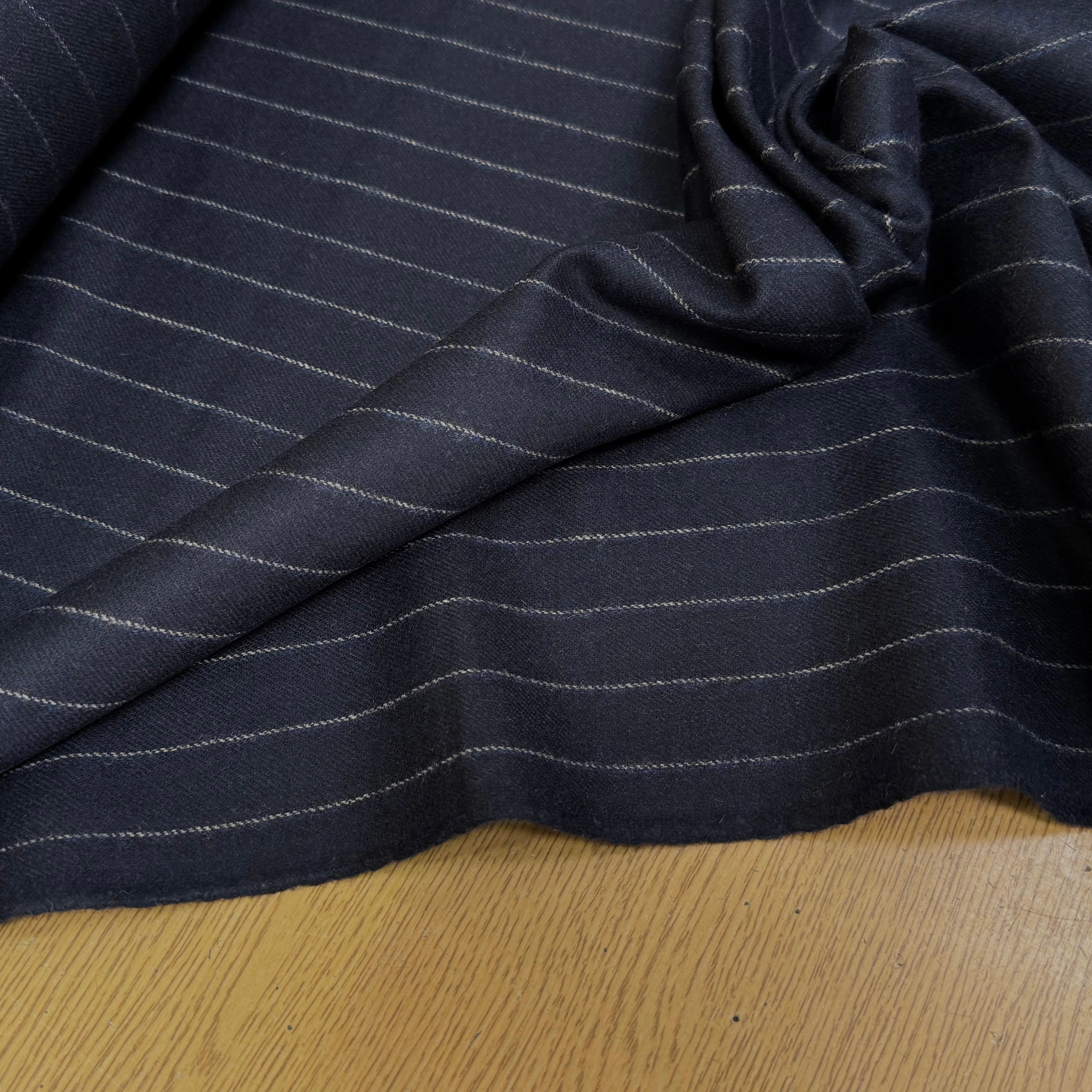 DRAPERIE DE LAINE TENUE IMPÉCABLE MARINE À RAYURES - My Little Coupon