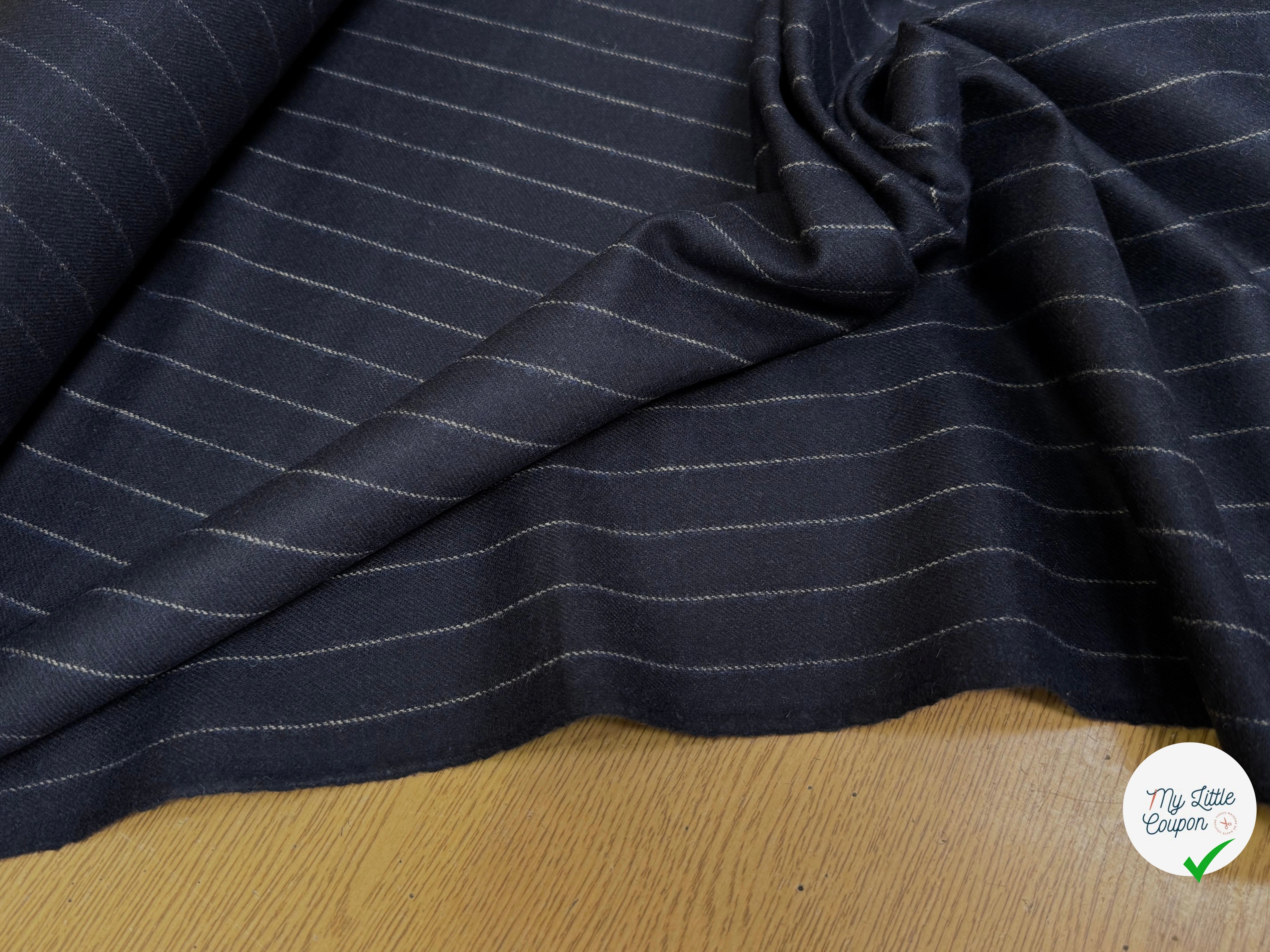 DRAPERIE DE LAINE TENUE IMPÉCABLE MARINE À RAYURES - My Little Coupon